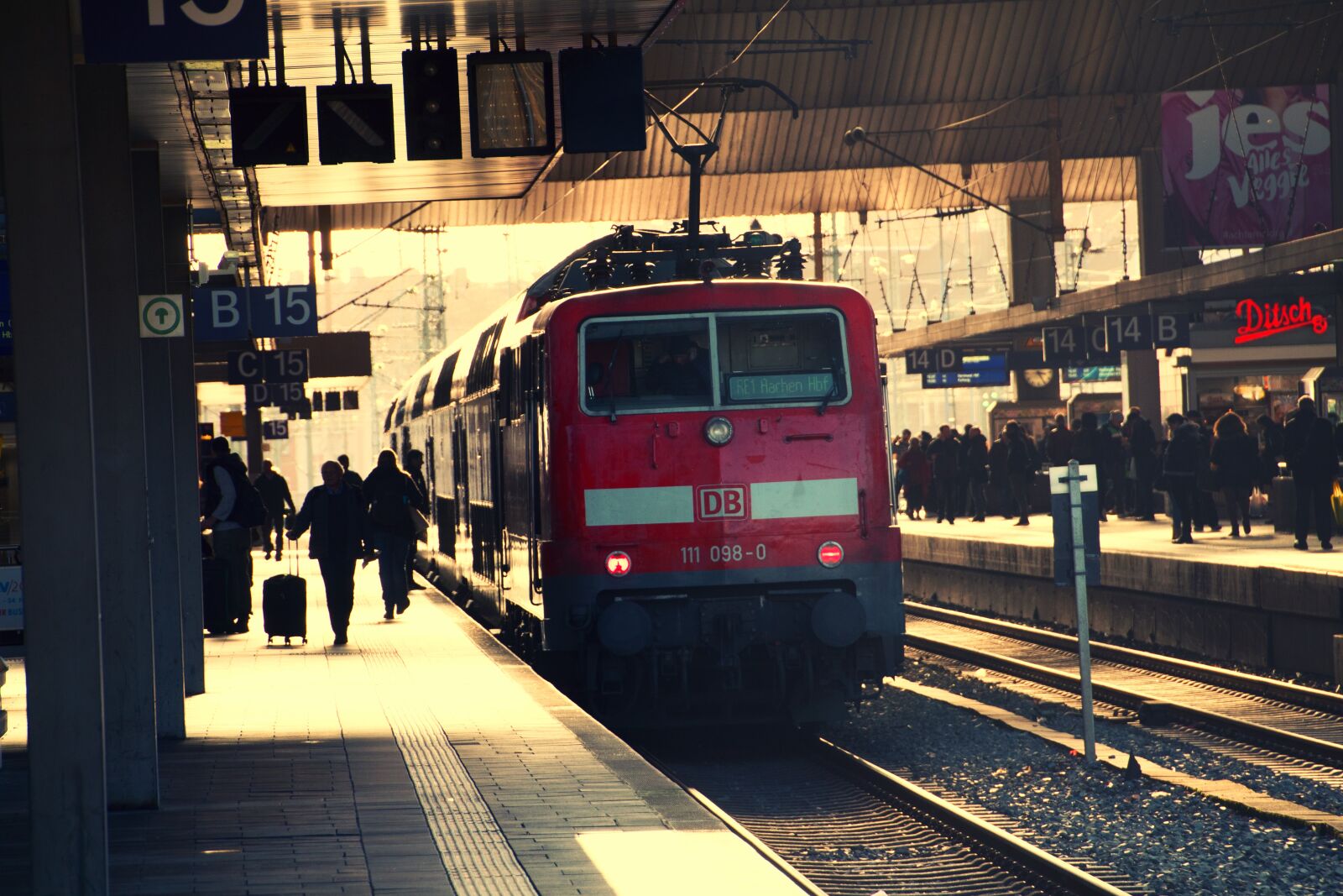 Canon EOS 1300D (EOS Rebel T6 / EOS Kiss X80) sample photo. Train, transport system, railway photography