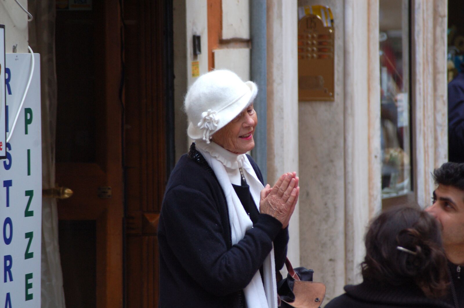 Nikon D50 sample photo. Senior, third age, prayer photography