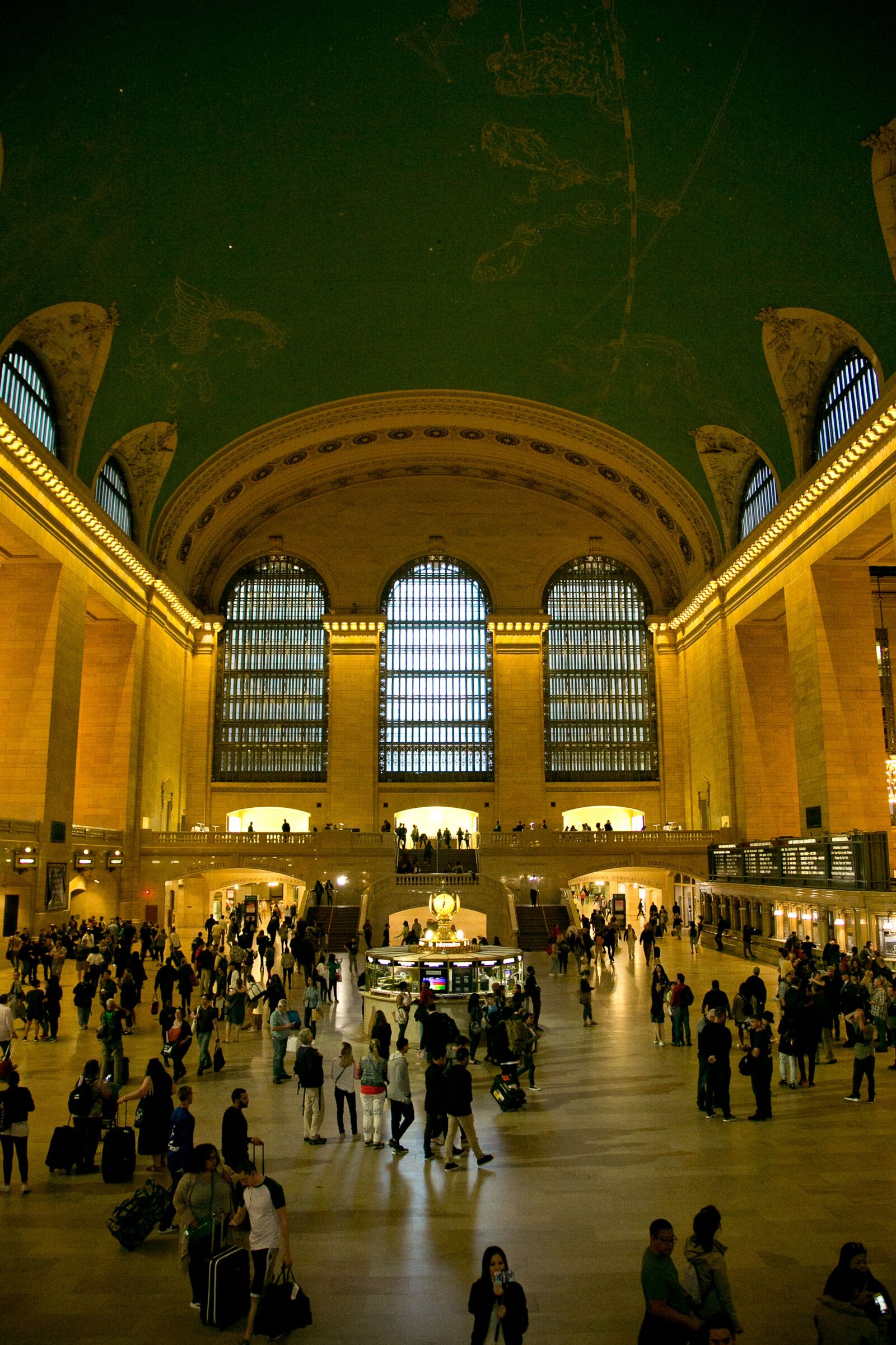 Canon EF 24-105mm F4L IS USM sample photo. Train, station, new york photography