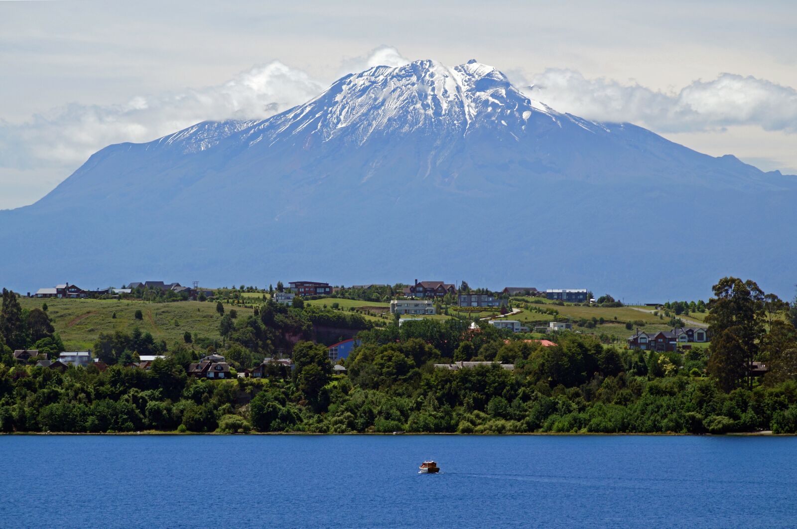 Sony SLT-A58 + Sony DT 55-200mm F4-5.6 SAM sample photo. Chile, lake llanquihue, calbuco photography
