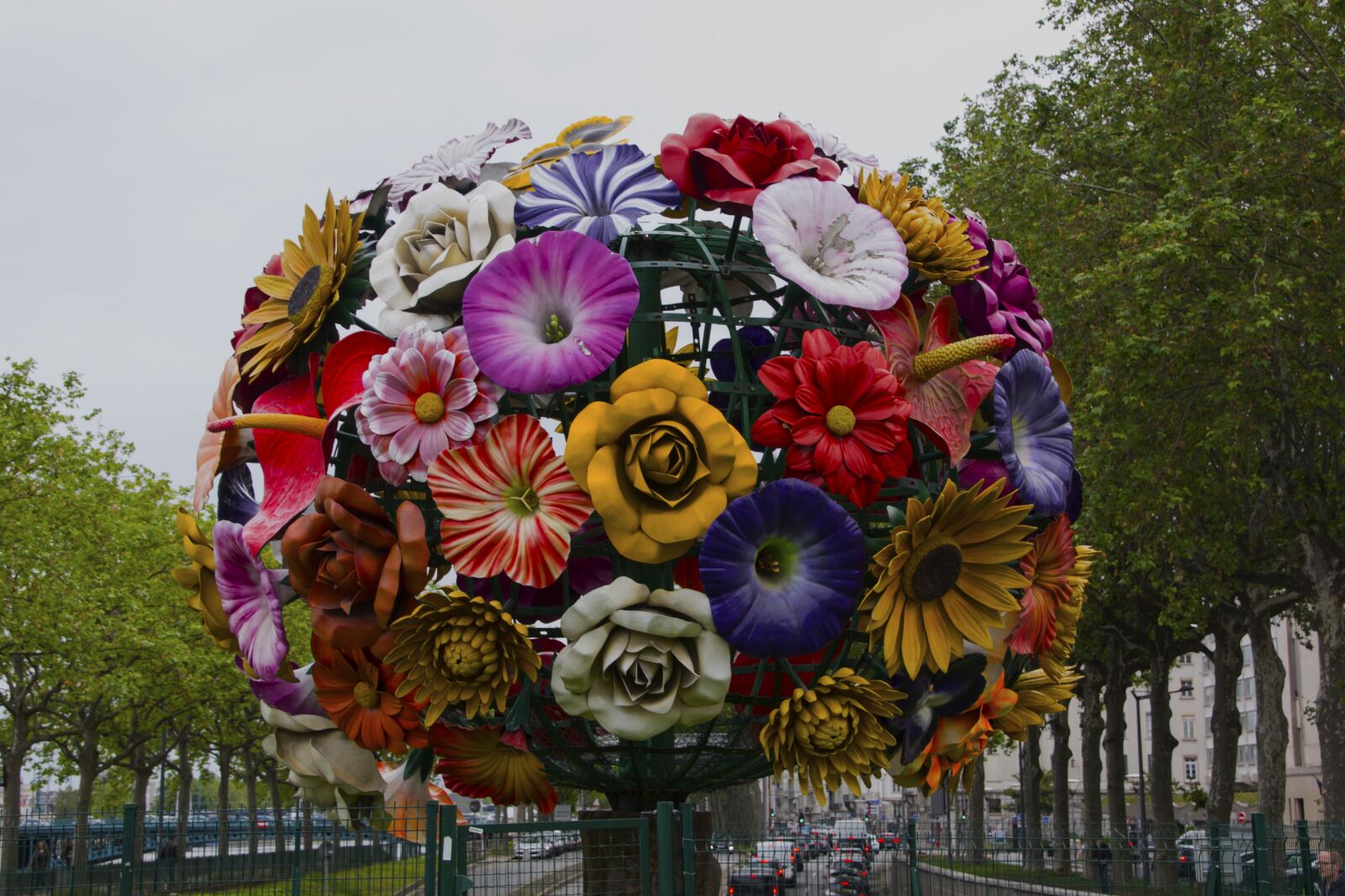 Canon EOS 60D sample photo. Flower ball, lyon, deco photography