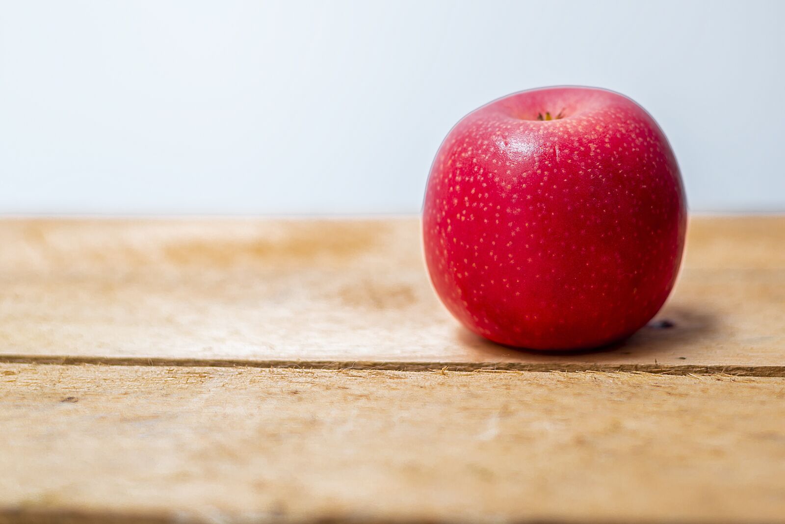 Nikon D600 sample photo. Red apple, fruit, healthy photography