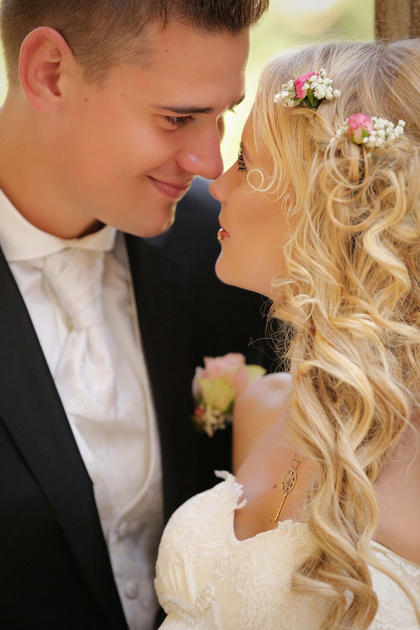 Canon EOS 5D Mark III sample photo. Lady, gentleman, glamour, kiss photography