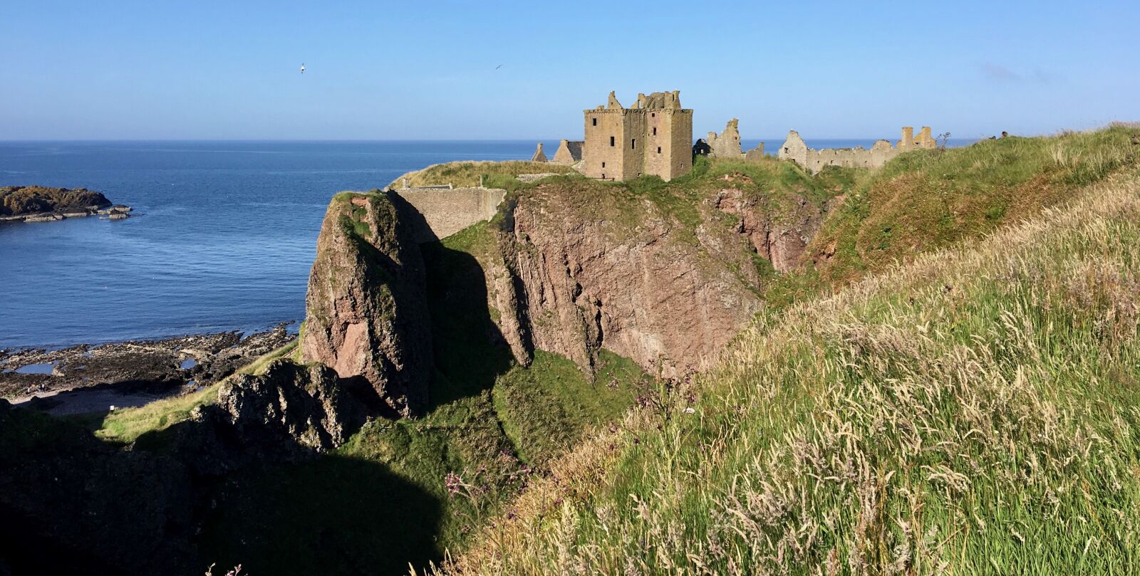 iPhone 6s Plus back camera 4.15mm f/2.2 sample photo. Dunnottar castle, castle, south photography