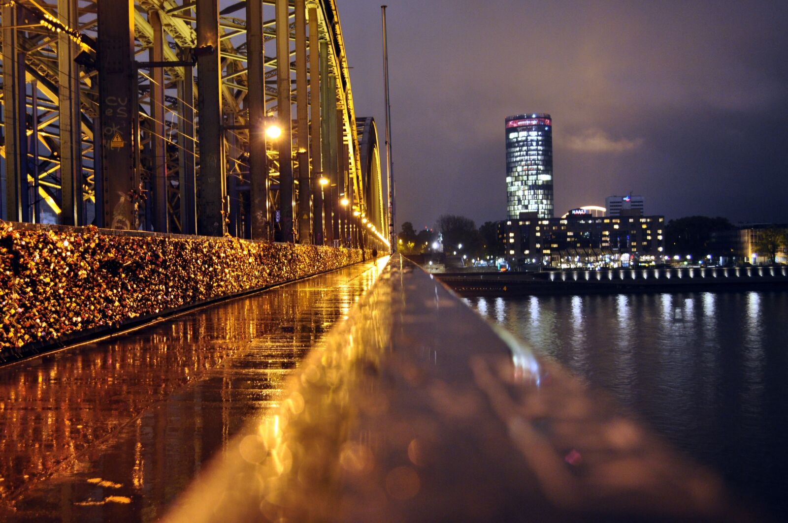 Nikon D90 sample photo. Hohenzollern bridge, hyatt hotel photography