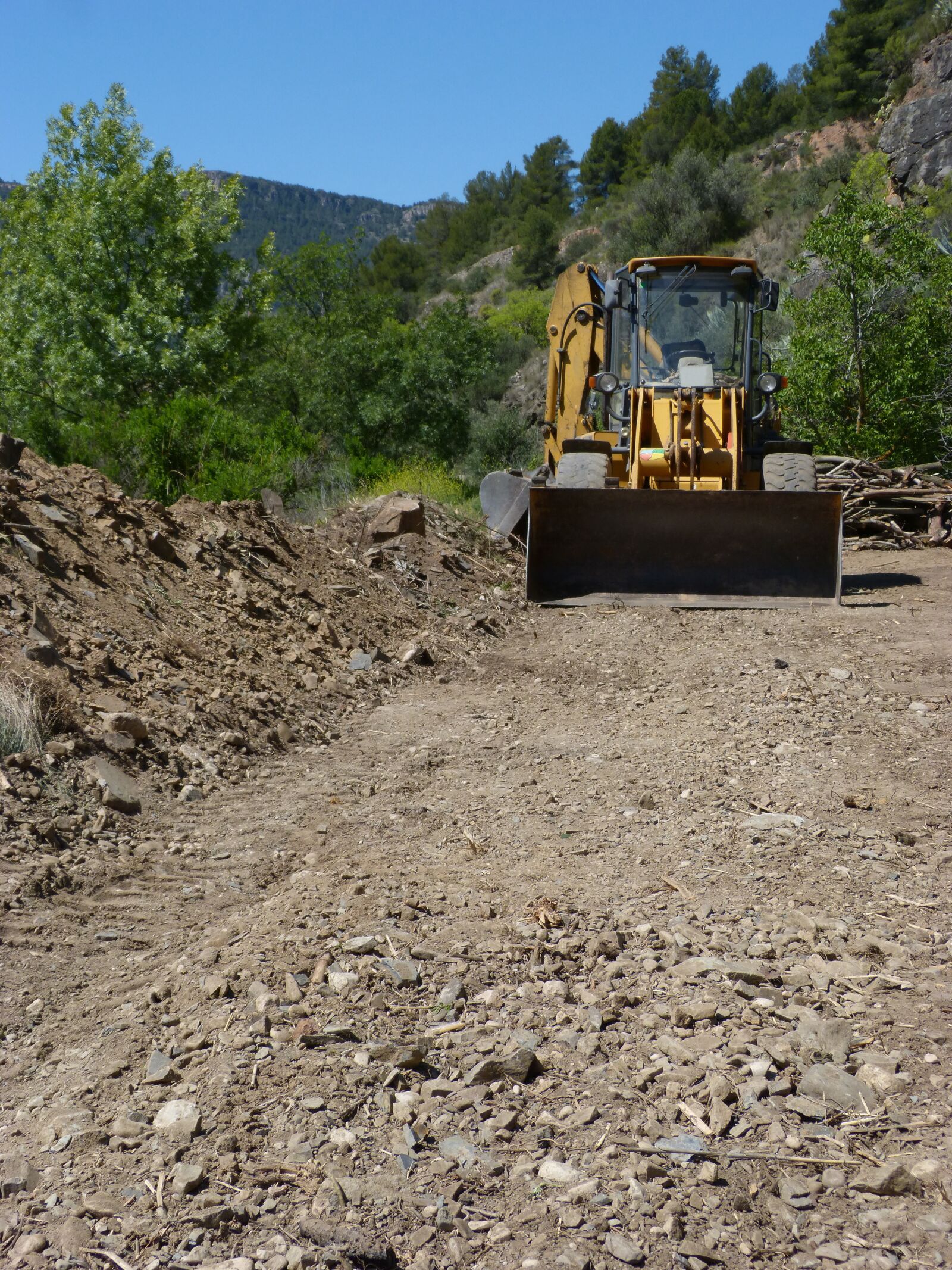 Panasonic DMC-FZ62 sample photo. Excavator, machine, paved photography