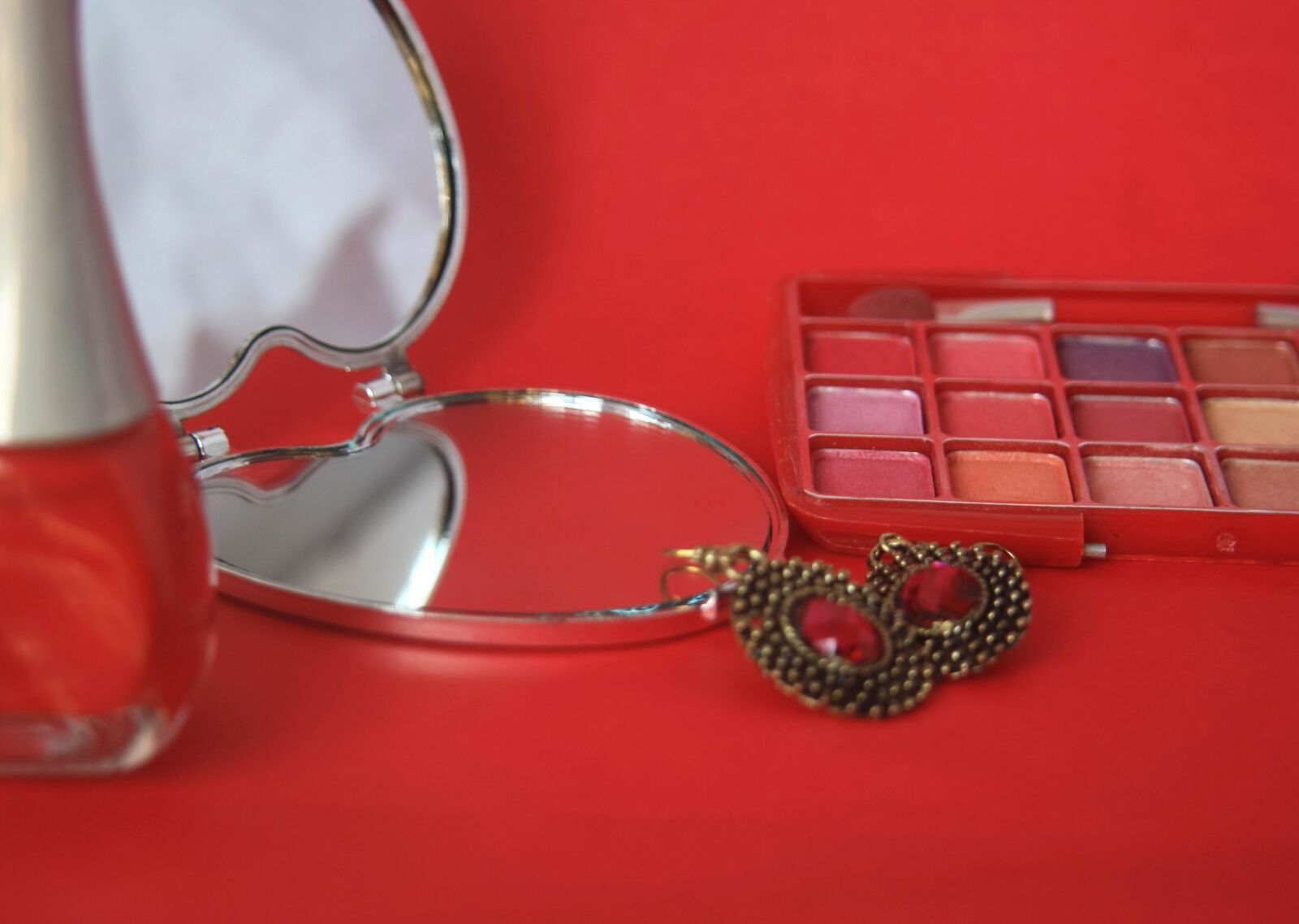 Canon EOS 1000D (EOS Digital Rebel XS / EOS Kiss F) sample photo. Earring, makeup, fashion, jewelry photography