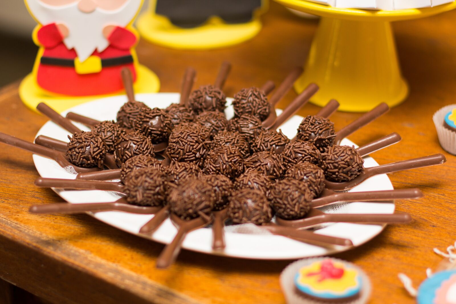 Canon EOS 60D + Canon EF 50mm F1.4 USM sample photo. Brigadier, children's party, decoration photography