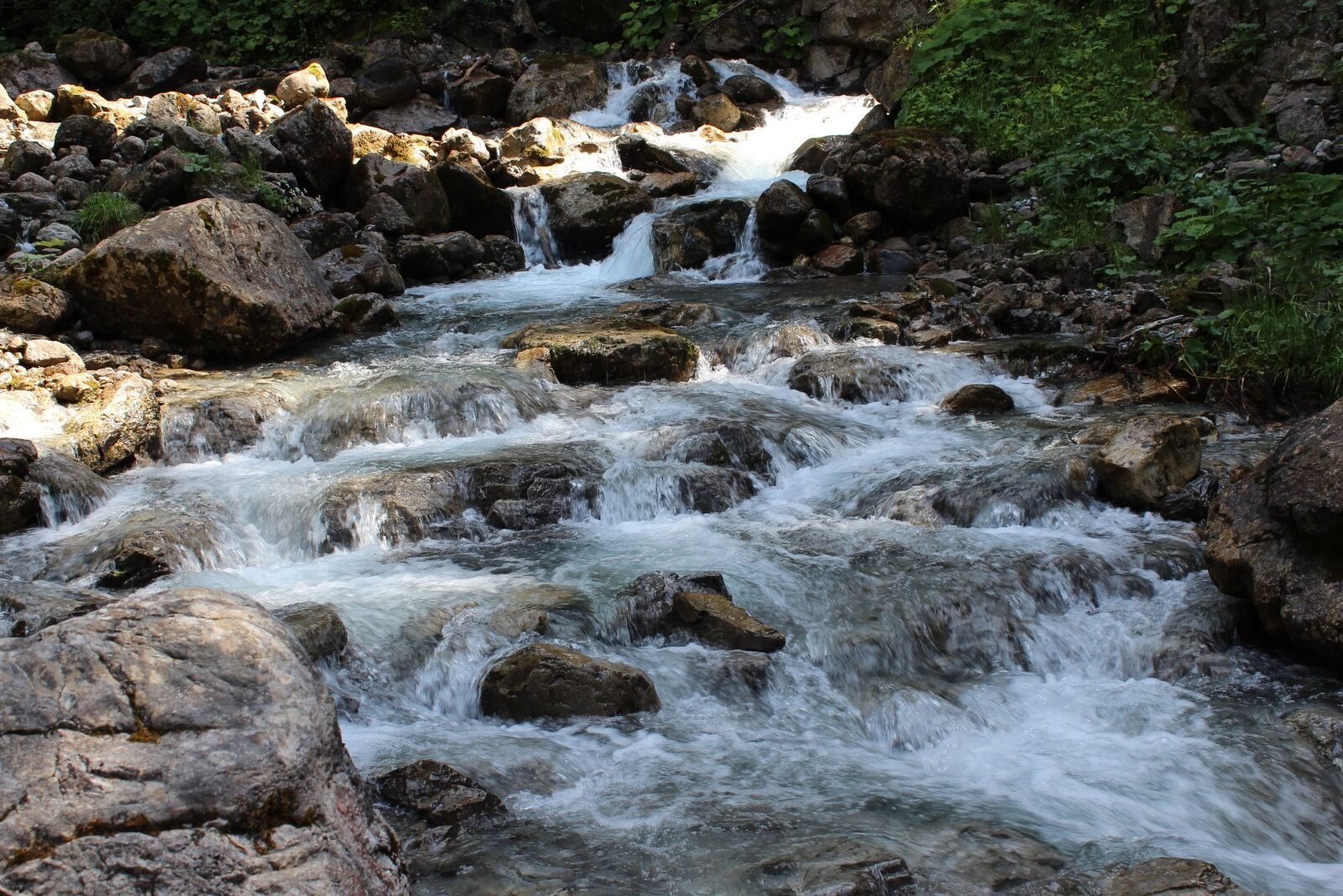 Canon EOS 1300D (EOS Rebel T6 / EOS Kiss X80) sample photo. Waters, river, nature photography