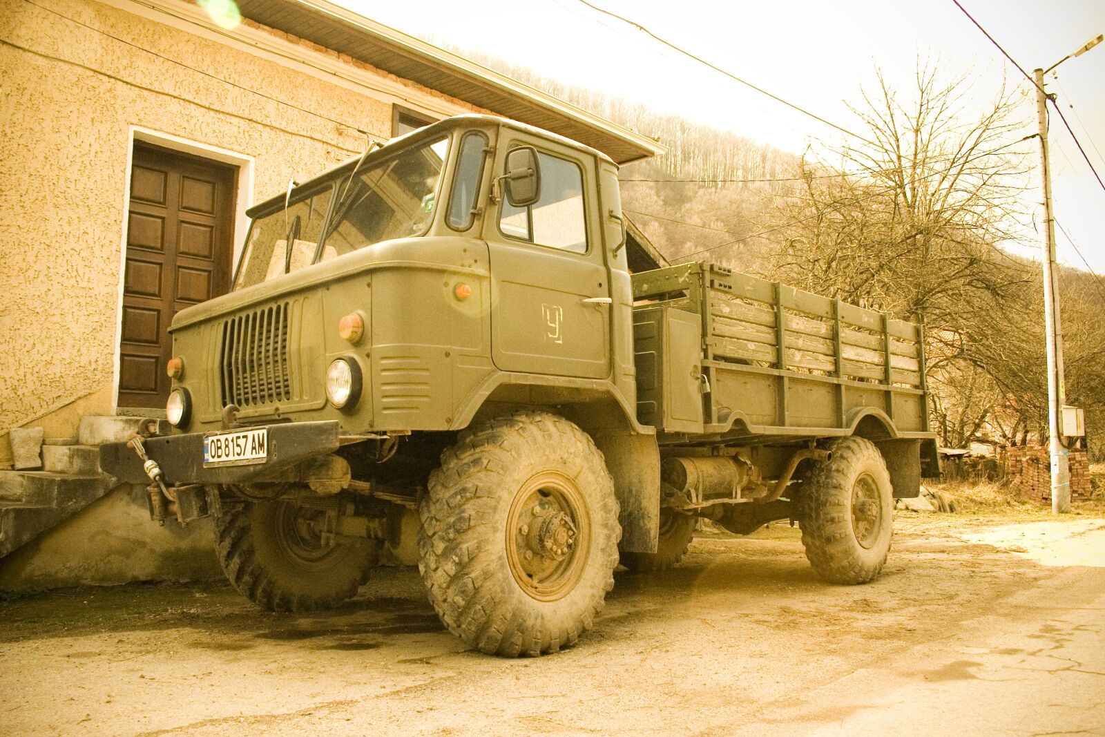 Canon EOS 300D (EOS Digital Rebel / EOS Kiss Digital) sample photo. Truck, village, old photography