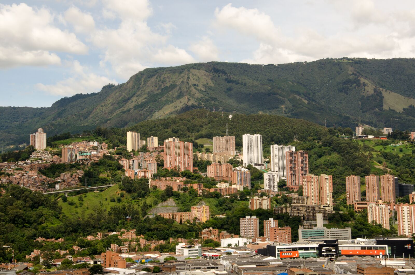 Nikon D5100 sample photo. Medellin, colombia, city photography