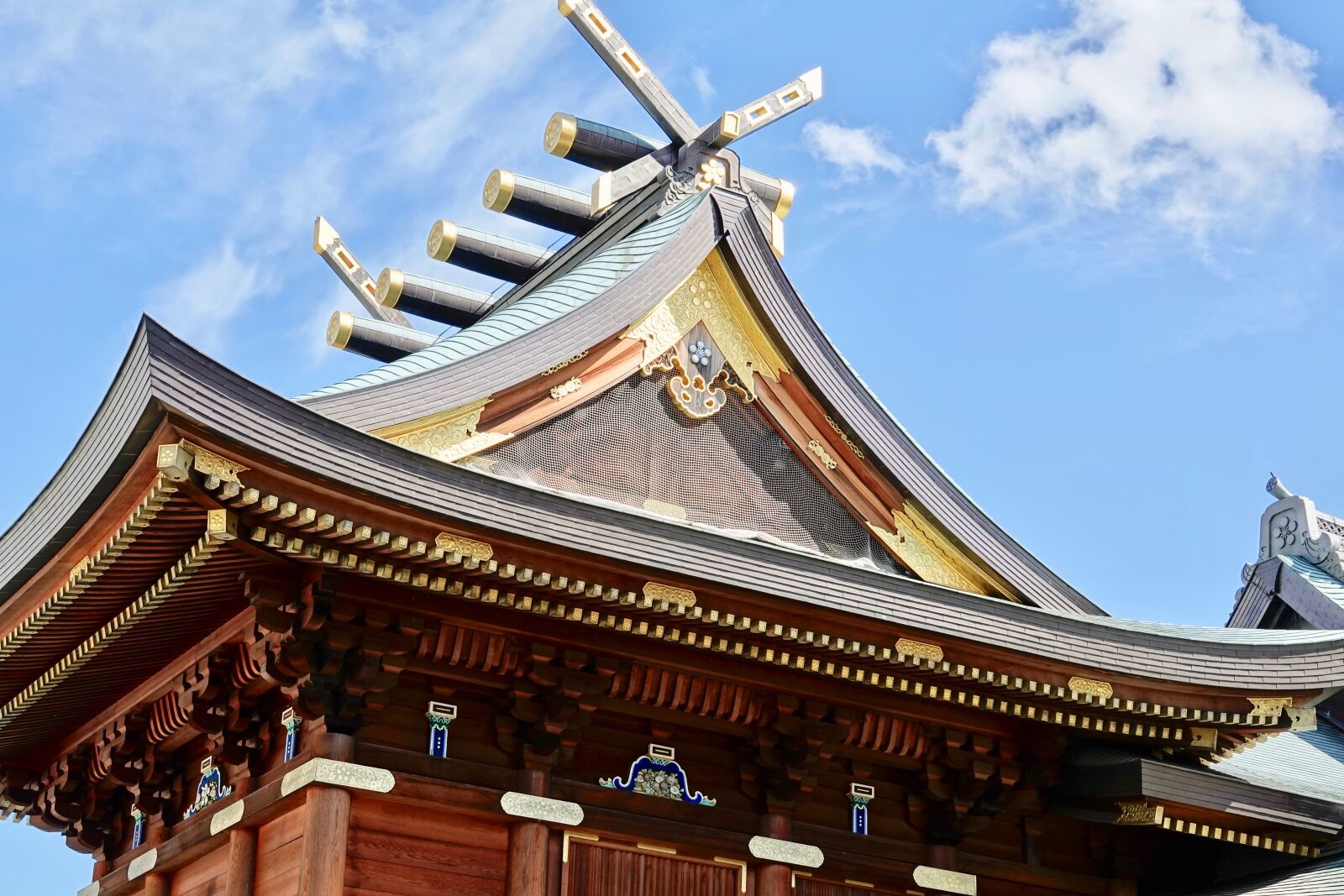 Sony Cyber-shot DSC-RX10 IV sample photo. Shrine, clear skies, tenjin photography