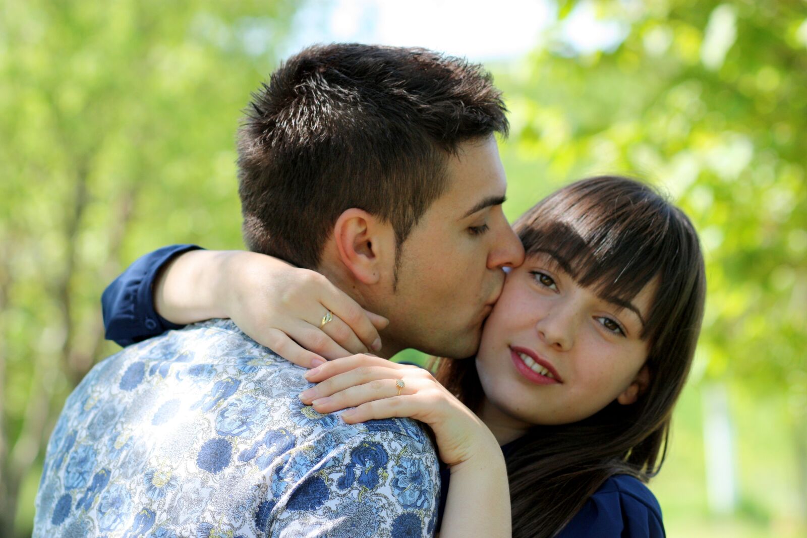 Canon EOS 450D (EOS Rebel XSi / EOS Kiss X2) sample photo. Couple, love, kiss photography