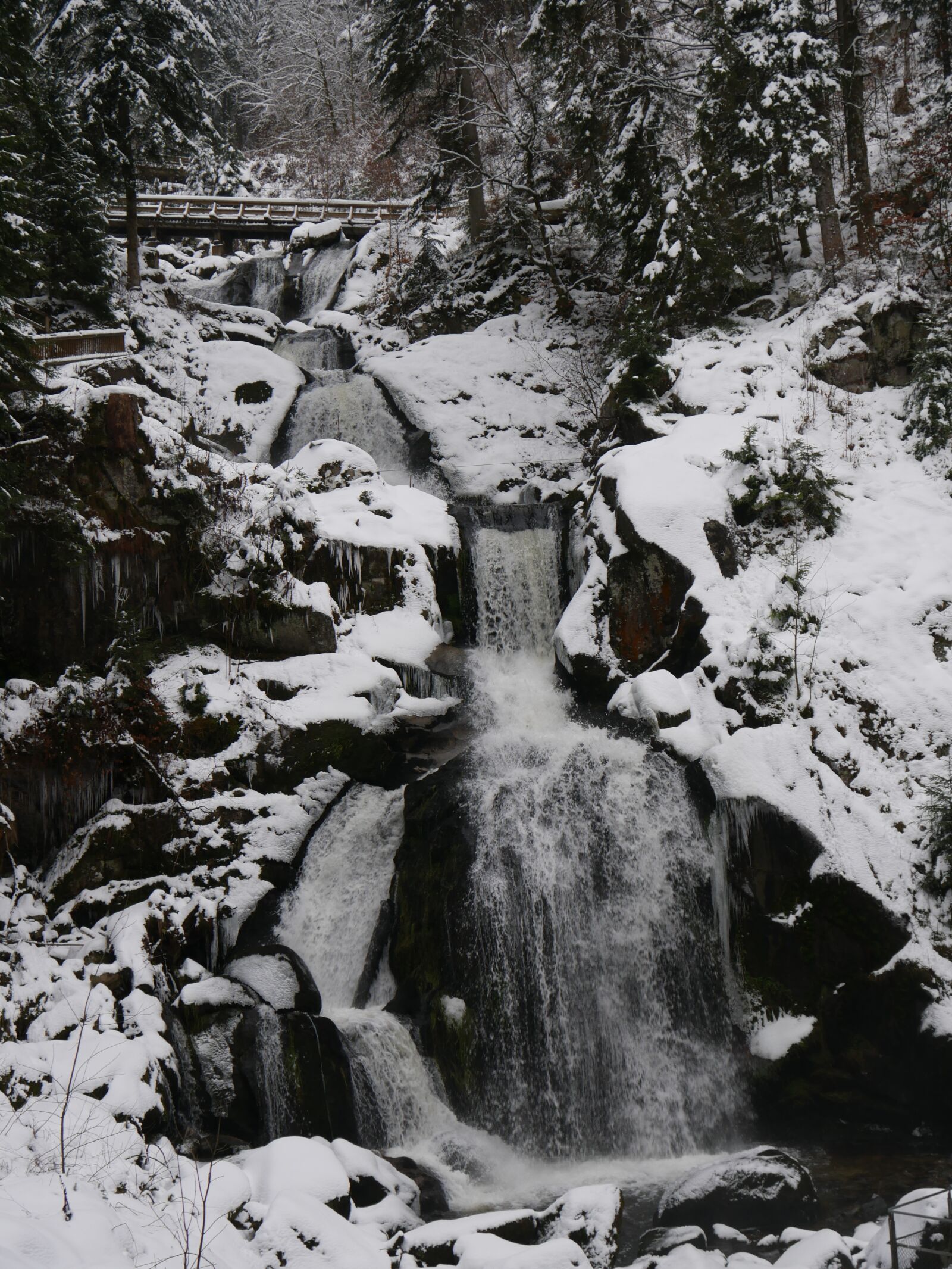 Panasonic DMC-G70 sample photo. Winter, frozen, waterfall photography