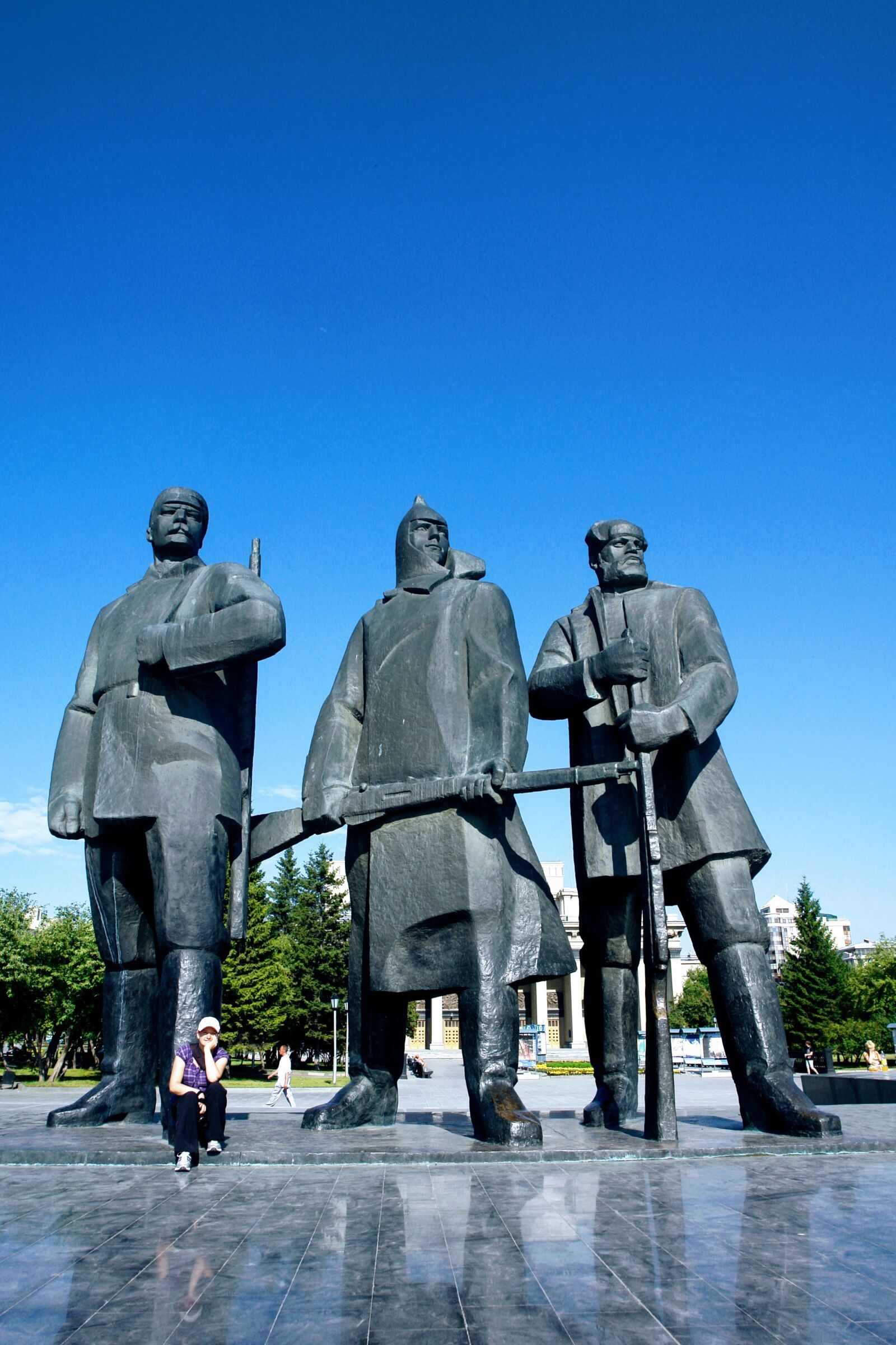 Sony DSC-R1 sample photo. Statue, huge, sculpture photography