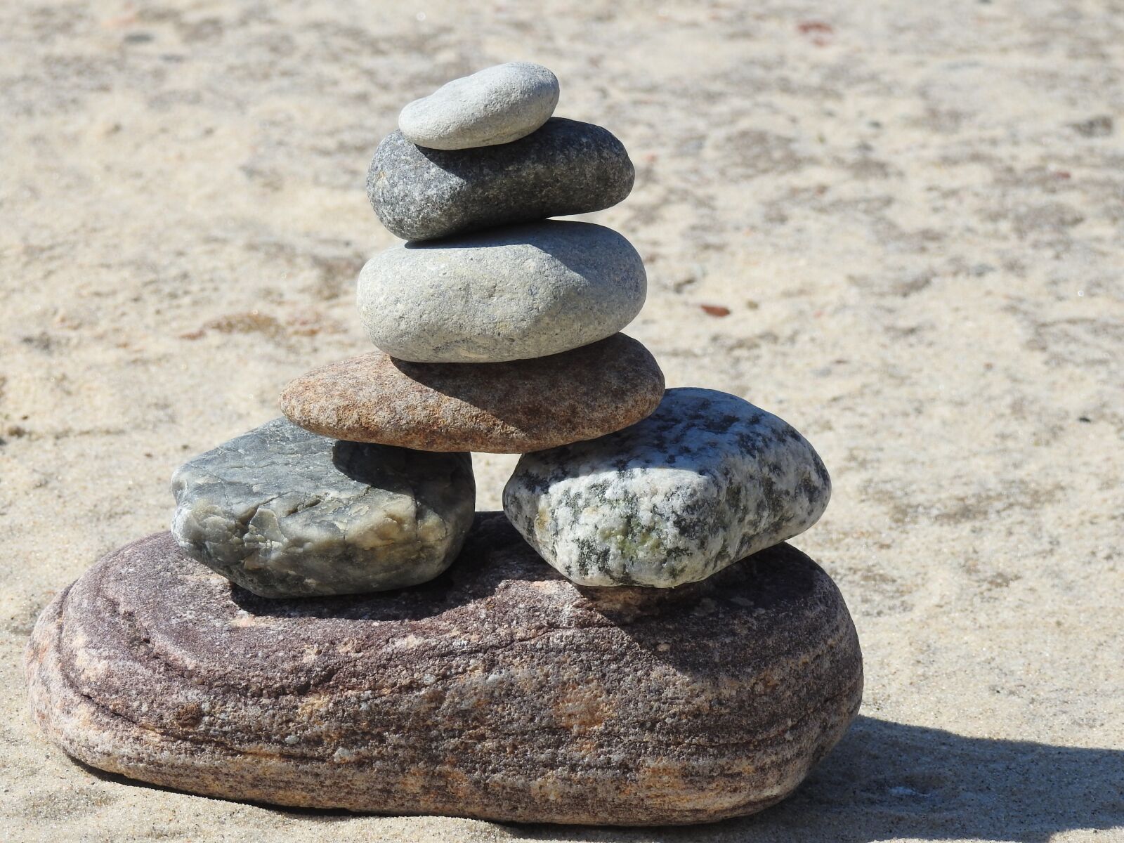 Nikon Coolpix P900 sample photo. Stones marine, sea, beach photography