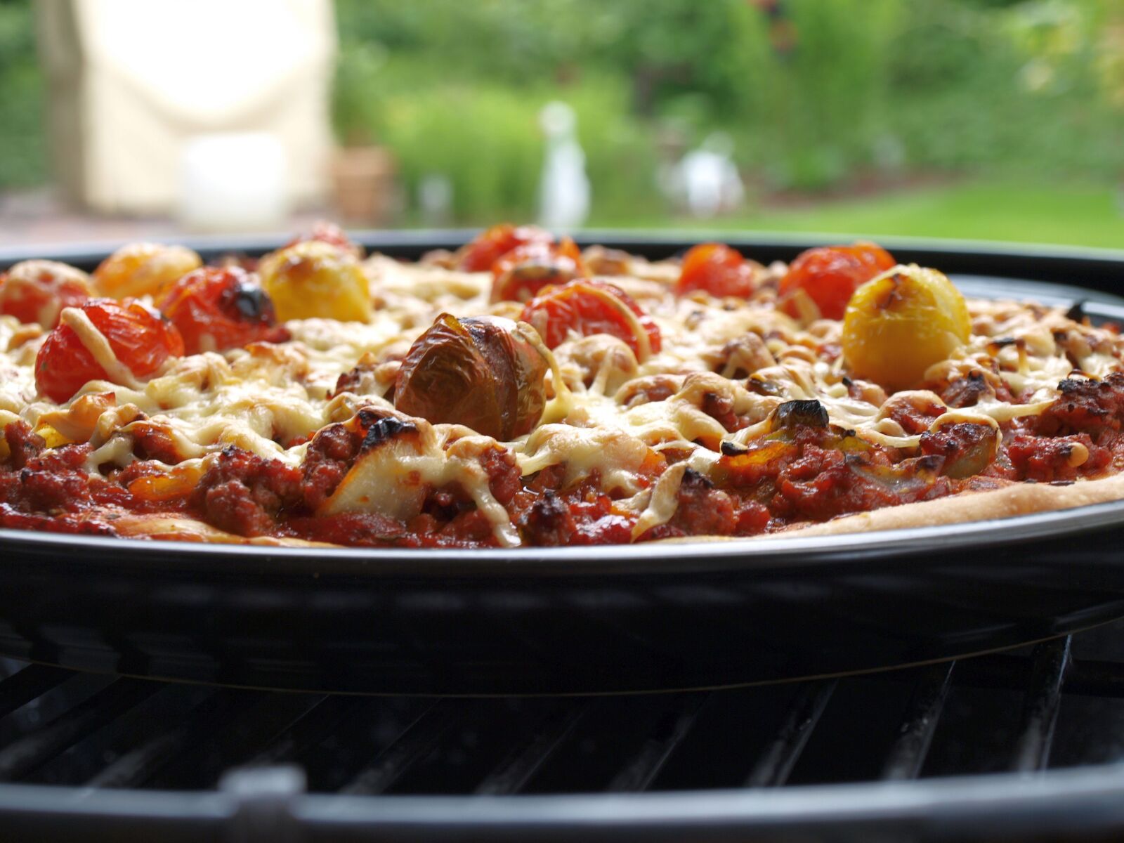 Olympus E-420 (EVOLT E-420) sample photo. Pizza, minced meat pizza photography