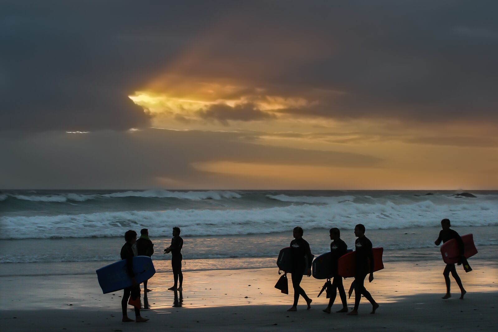 Canon EOS 10D sample photo. Surfer, sunset, group photography