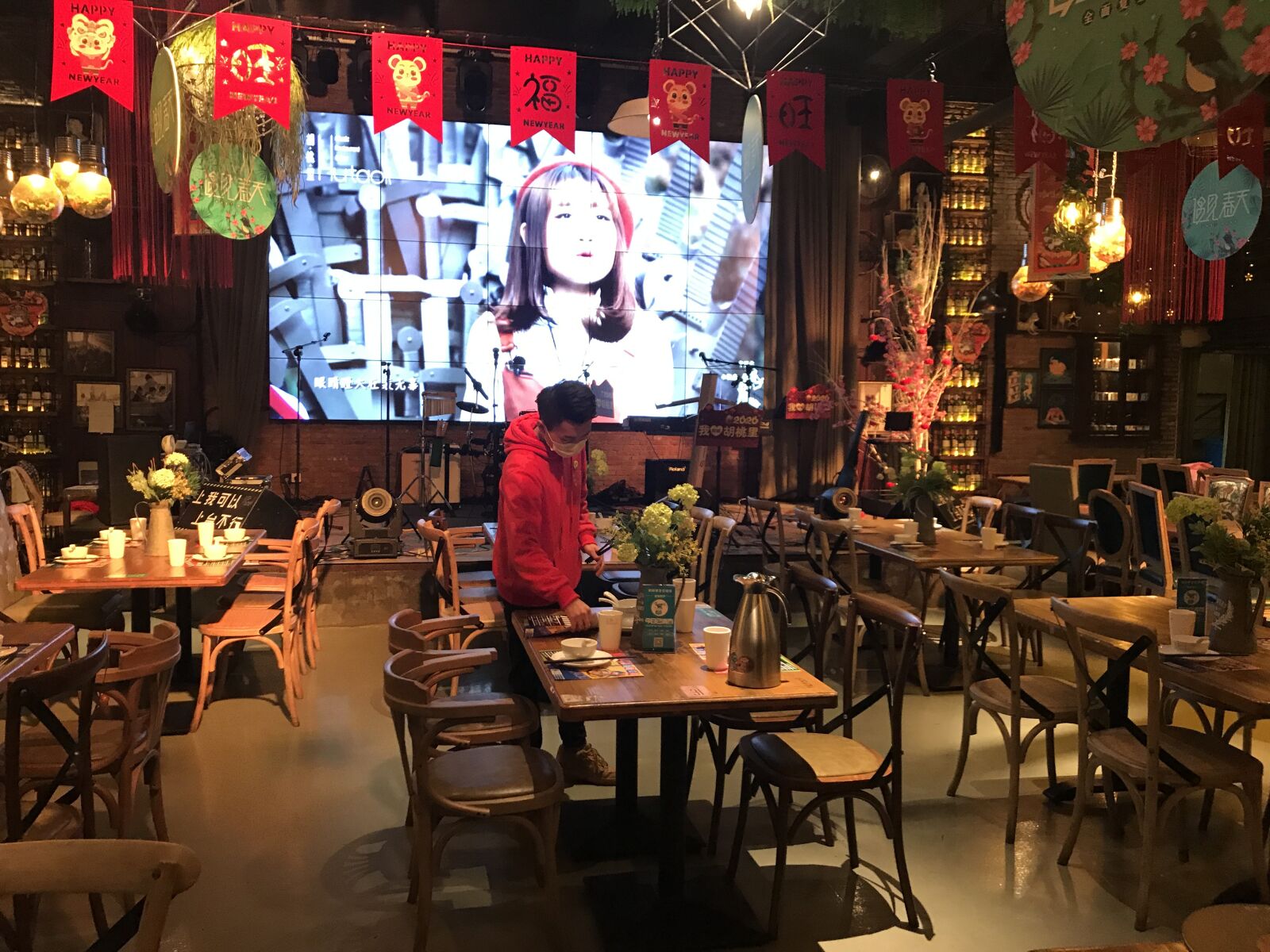 iPhone 7 Plus back dual camera 3.99mm f/1.8 sample photo. Bar, in, suzhou photography