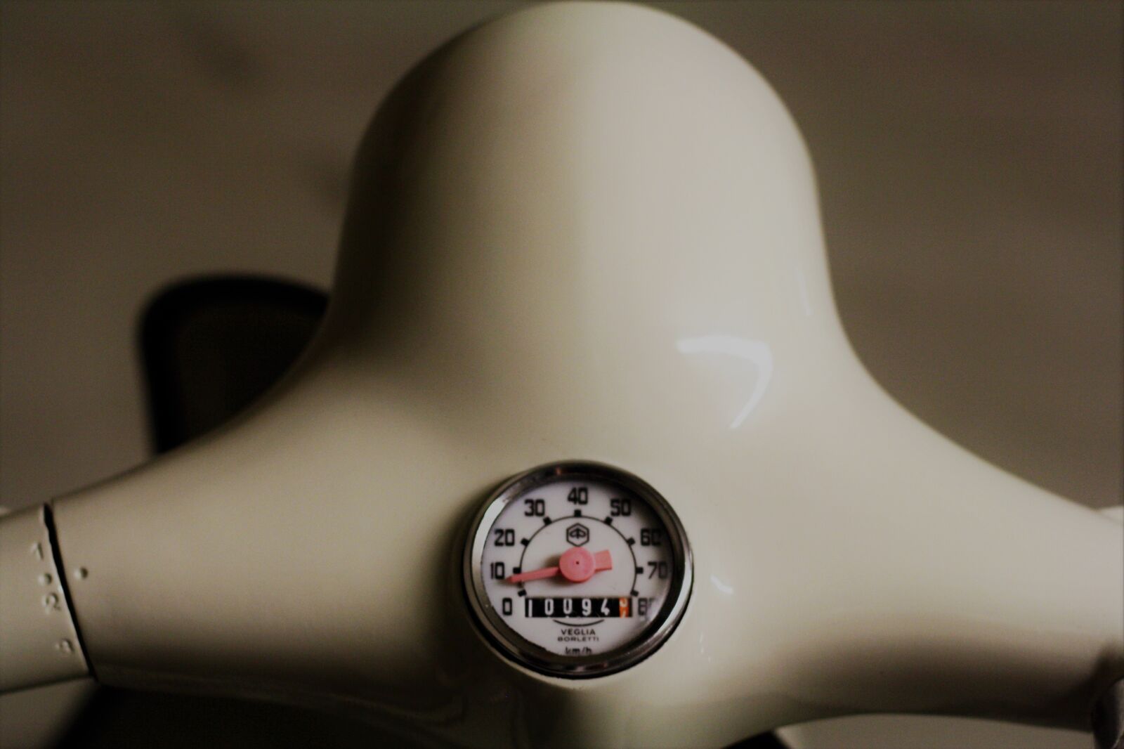 Canon EOS 1000D (EOS Digital Rebel XS / EOS Kiss F) sample photo. Handlebars, speedo, speedometer photography