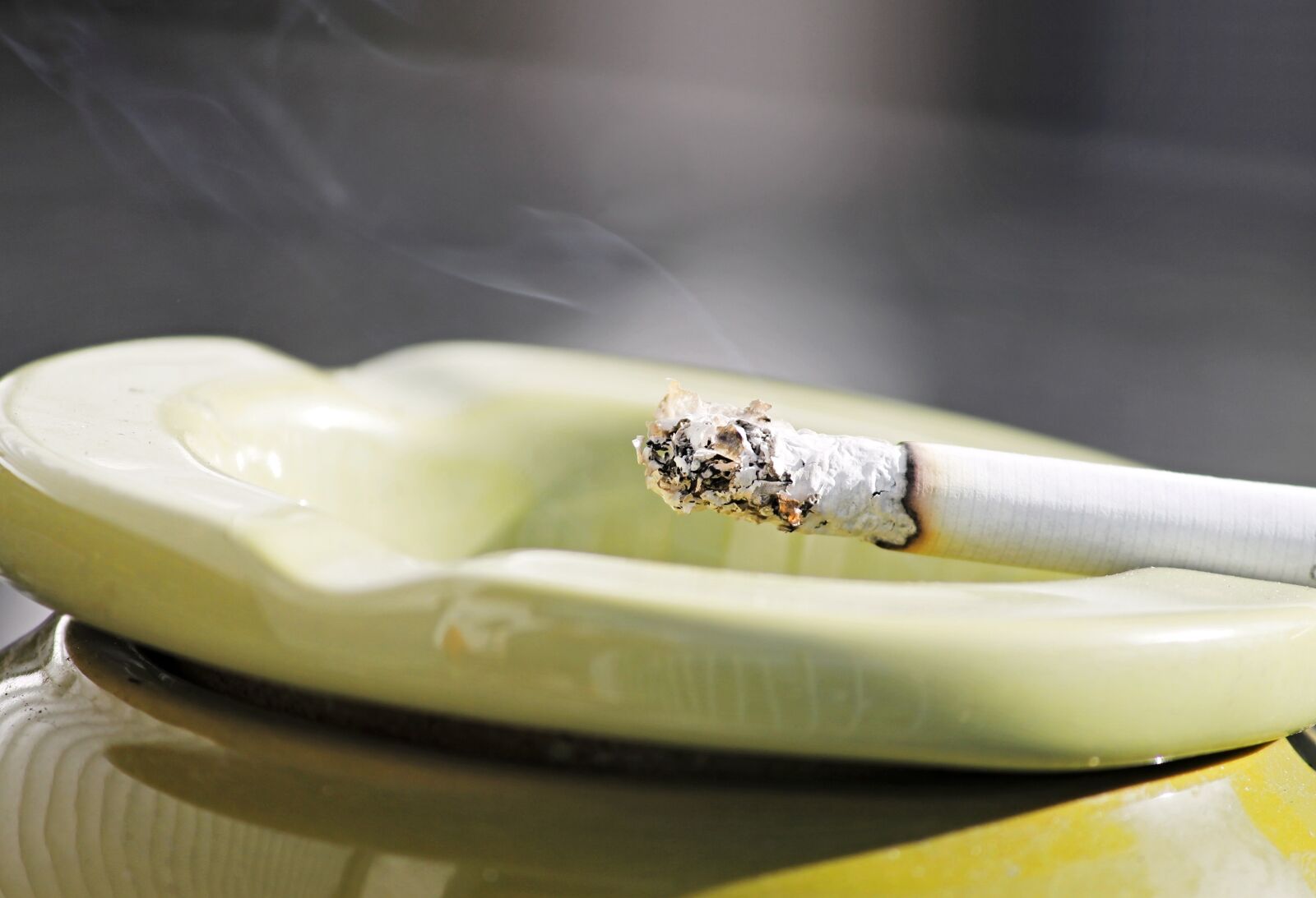 Canon EOS 1100D (EOS Rebel T3 / EOS Kiss X50) sample photo. Cigarette, smoke, ashtray photography