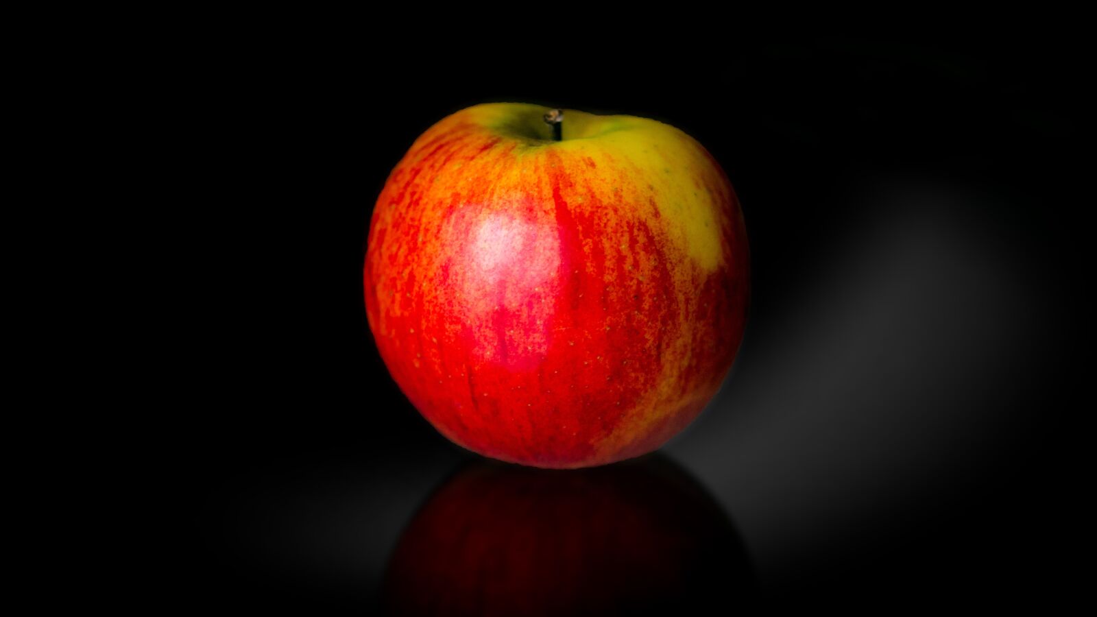 Canon EOS 600D (Rebel EOS T3i / EOS Kiss X5) sample photo. Apple, fruit, food photography