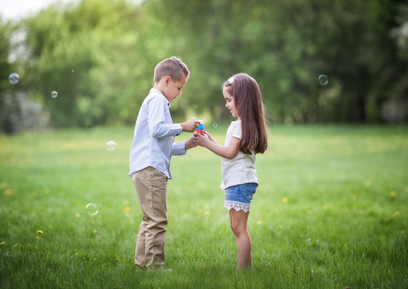 Canon EOS 5D Mark II + Canon EF 135mm F2L USM sample photo. Friends, bubbles, summer photography