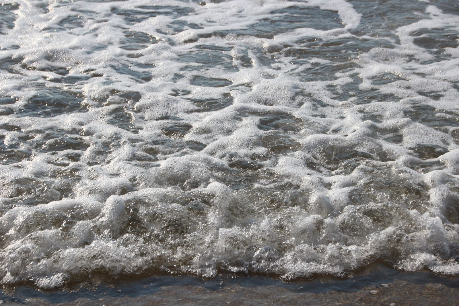 Canon EOS 600D (Rebel EOS T3i / EOS Kiss X5) sample photo. Water, beach, vacation photography