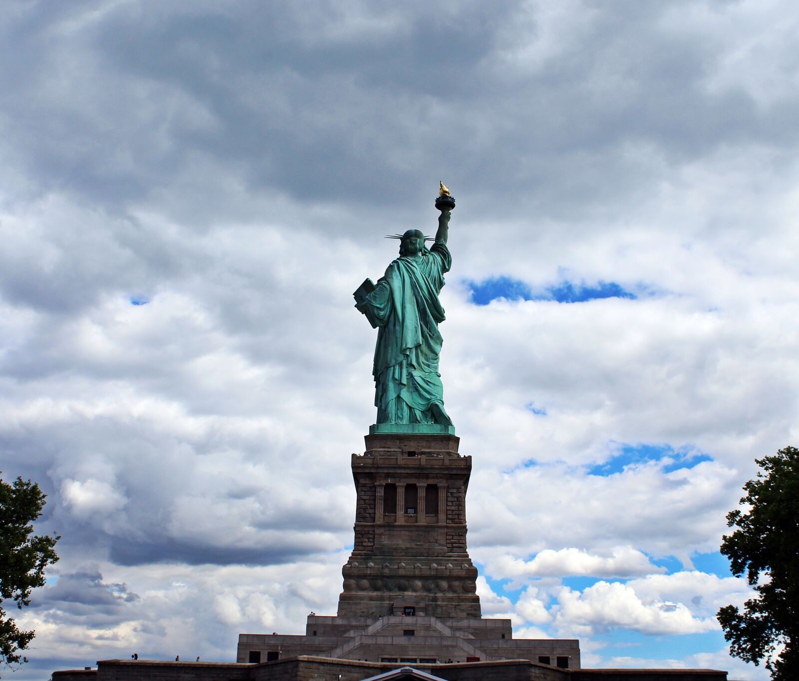 Canon EOS 1300D (EOS Rebel T6 / EOS Kiss X80) sample photo. The liberty statue of photography