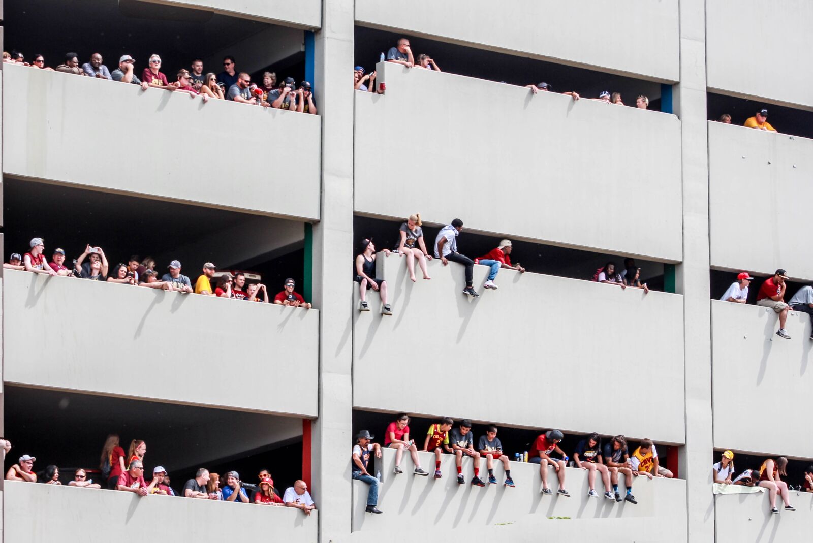Canon EOS 700D (EOS Rebel T5i / EOS Kiss X7i) sample photo. Crowd, structure, people photography