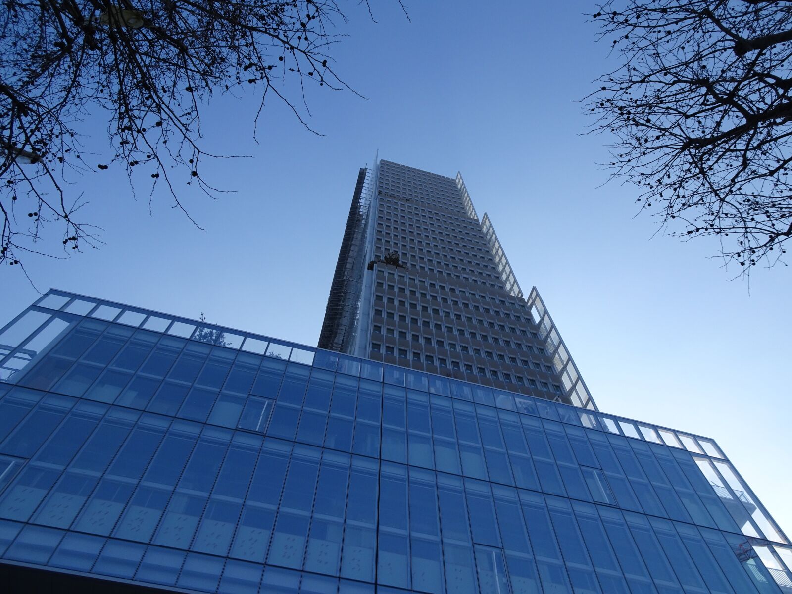 Sony Cyber-shot DSC-HX90V sample photo. Architecture, glass, windows photography