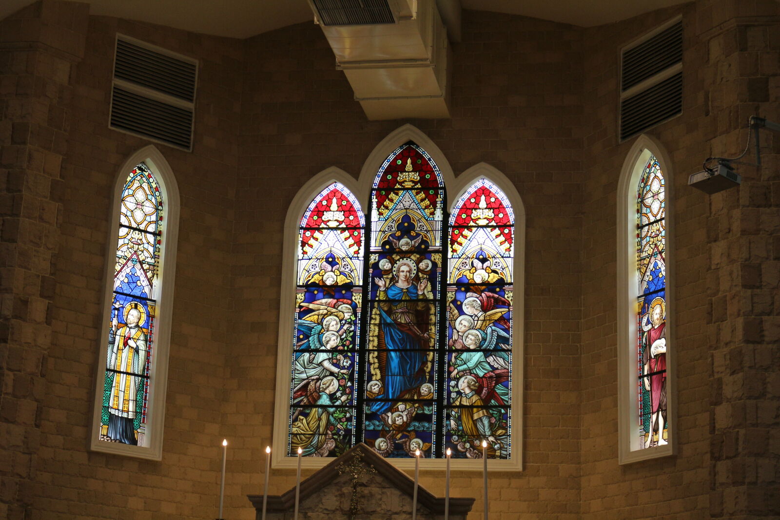 Canon EOS 100D (EOS Rebel SL1 / EOS Kiss X7) sample photo. Church, window photography