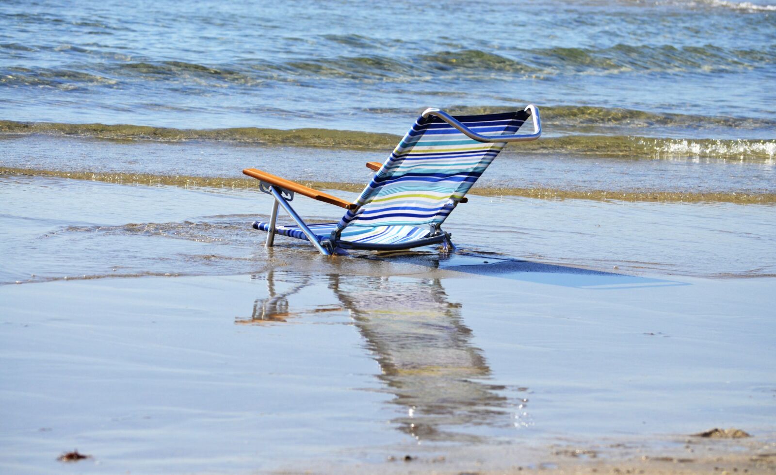 Nikon D5100 sample photo. Beach, empty, chair photography