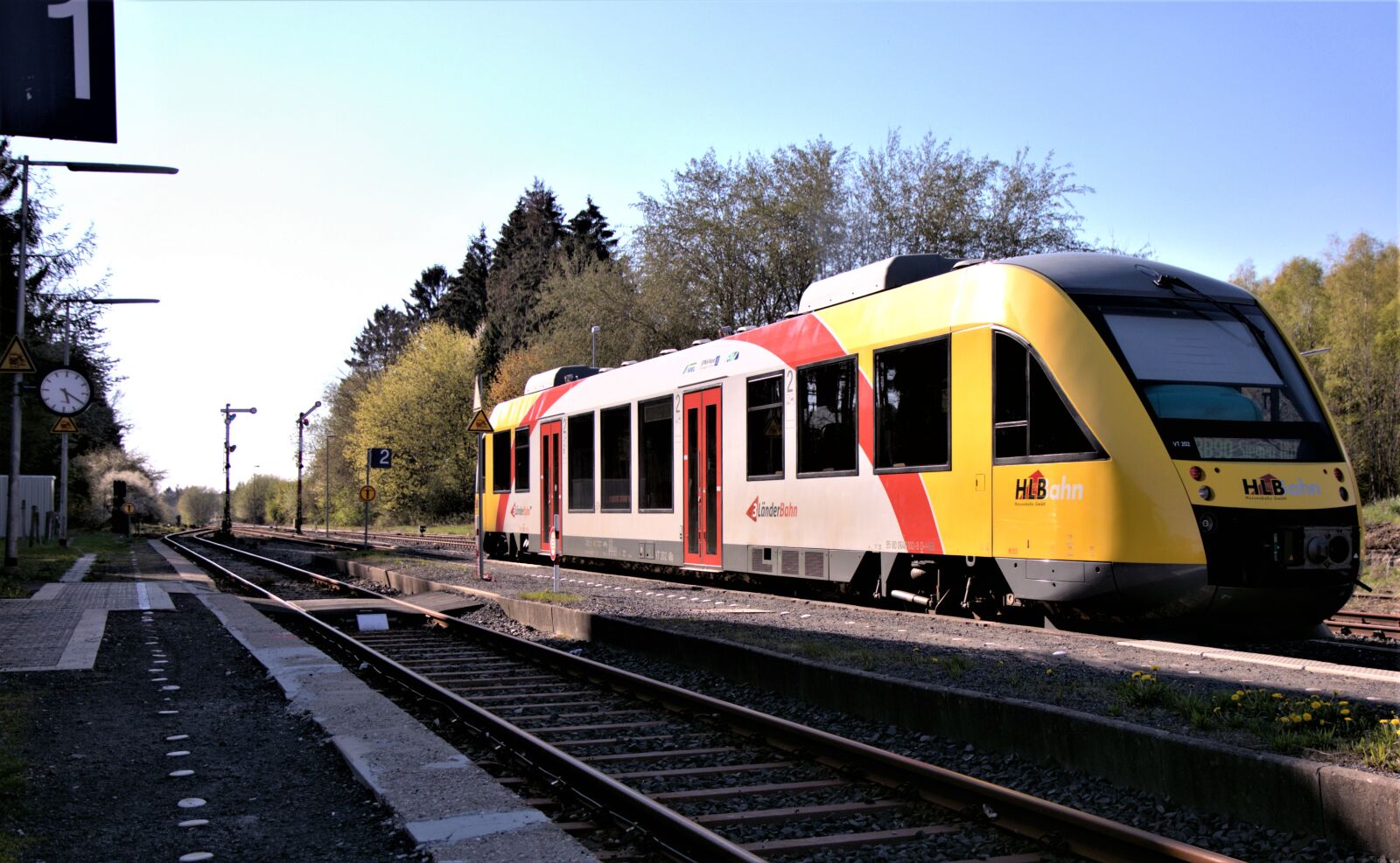 Canon EOS 80D sample photo. Railcar, signal, rails photography