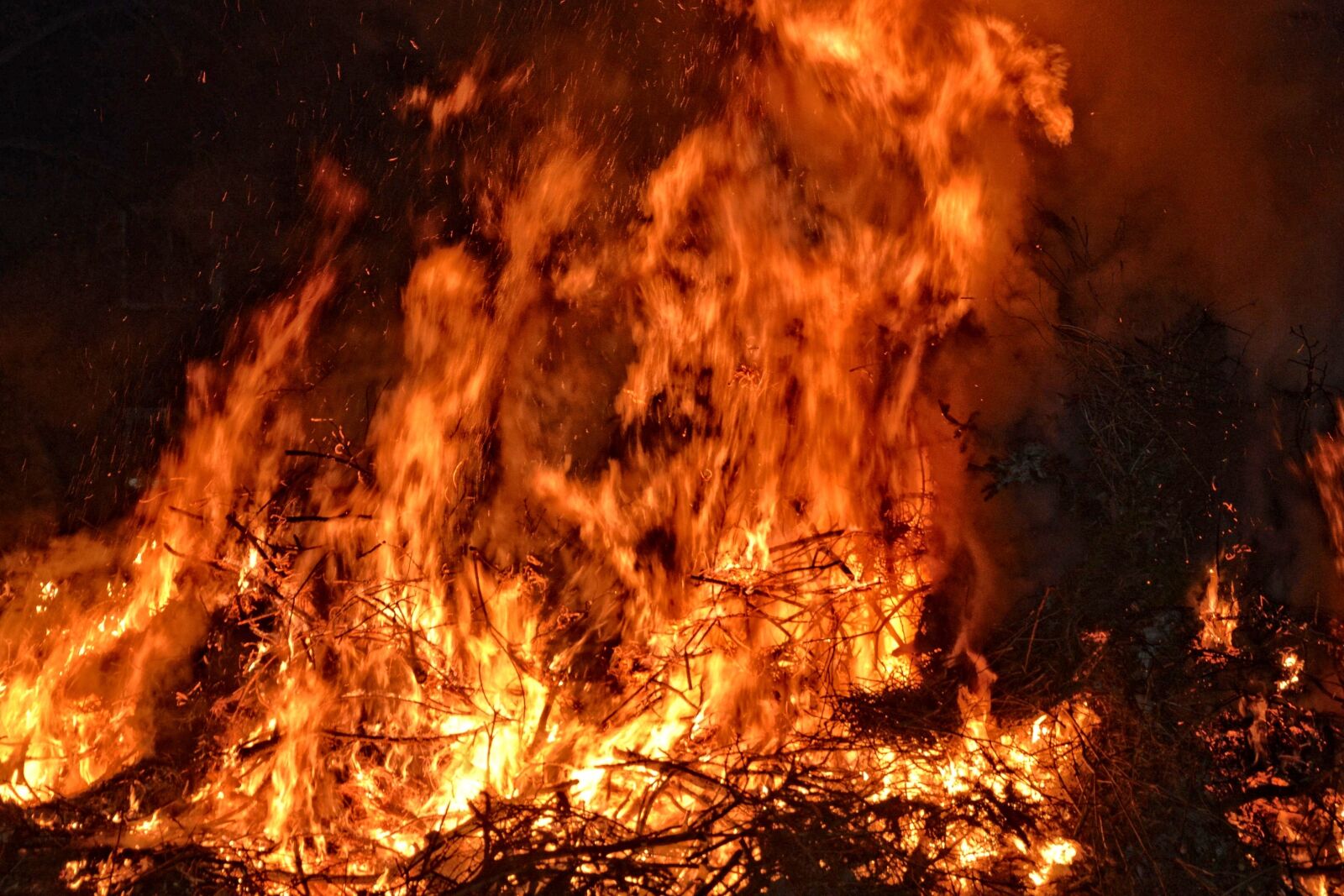 Nikon D3200 sample photo. Easter fire, fire, flame photography