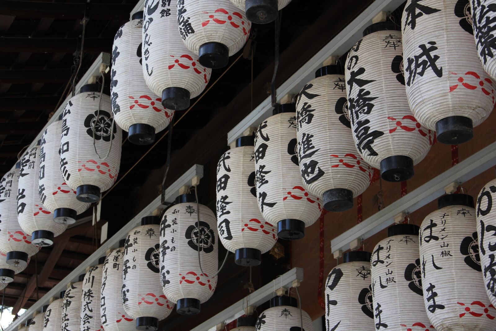 Canon EF-S 18-135mm F3.5-5.6 IS sample photo. Yasaka shrine, japan, kyoto photography