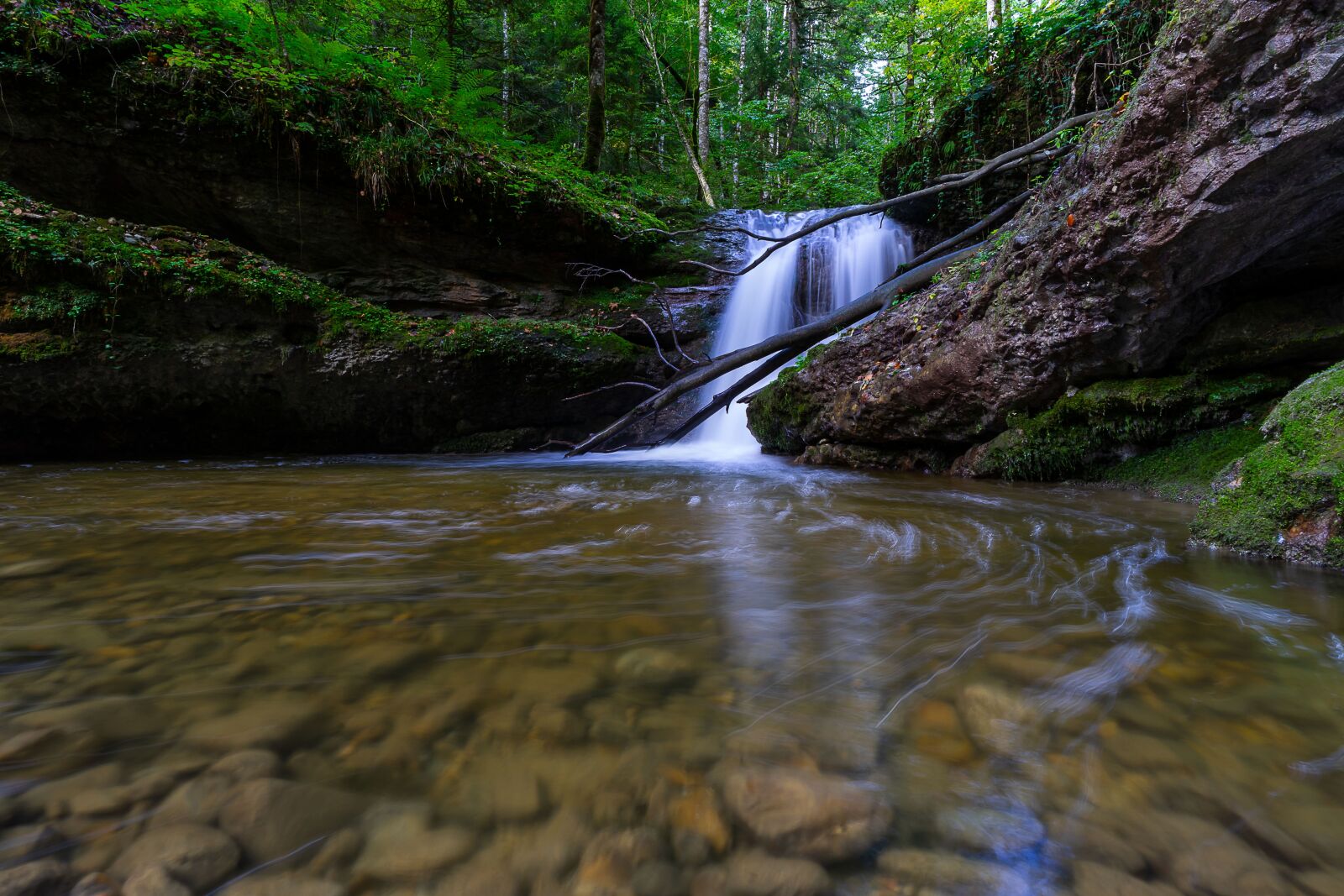 Sony a7 II + ZEISS Batis 18mm F2.8 sample photo. Nature, landscape, waterfall photography