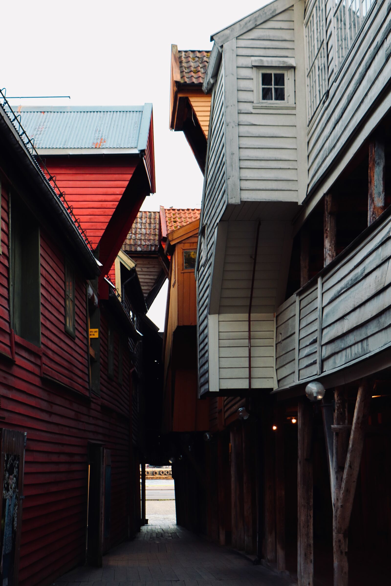 Canon EOS 800D (EOS Rebel T7i / EOS Kiss X9i) sample photo. Norway, bergen, house photography