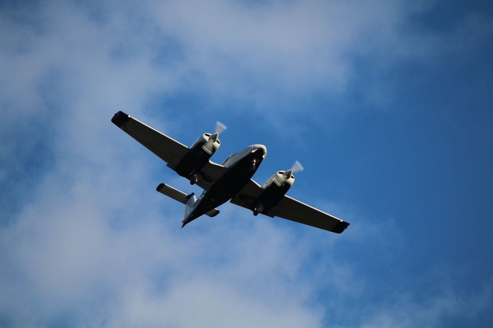 Canon EOS 600D (Rebel EOS T3i / EOS Kiss X5) sample photo. Airplane, propeller, flying photography