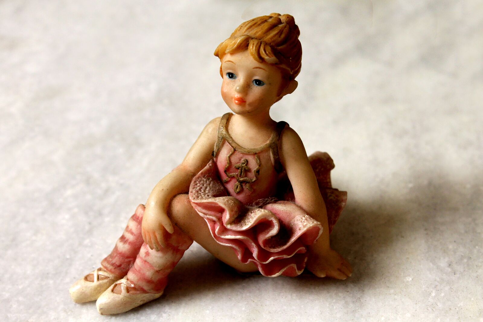 Canon EOS 1100D (EOS Rebel T3 / EOS Kiss X50) sample photo. Babydoll, ballet dancer, ornament photography