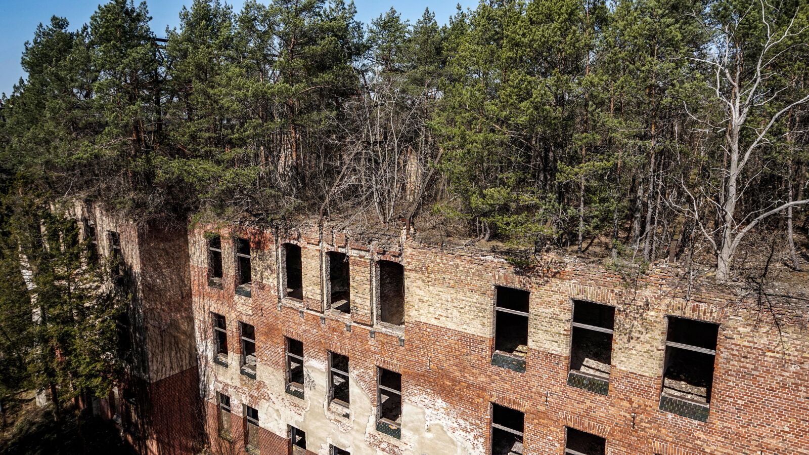 Sony Alpha a5000 (ILCE 5000) sample photo. Old, building, brick photography