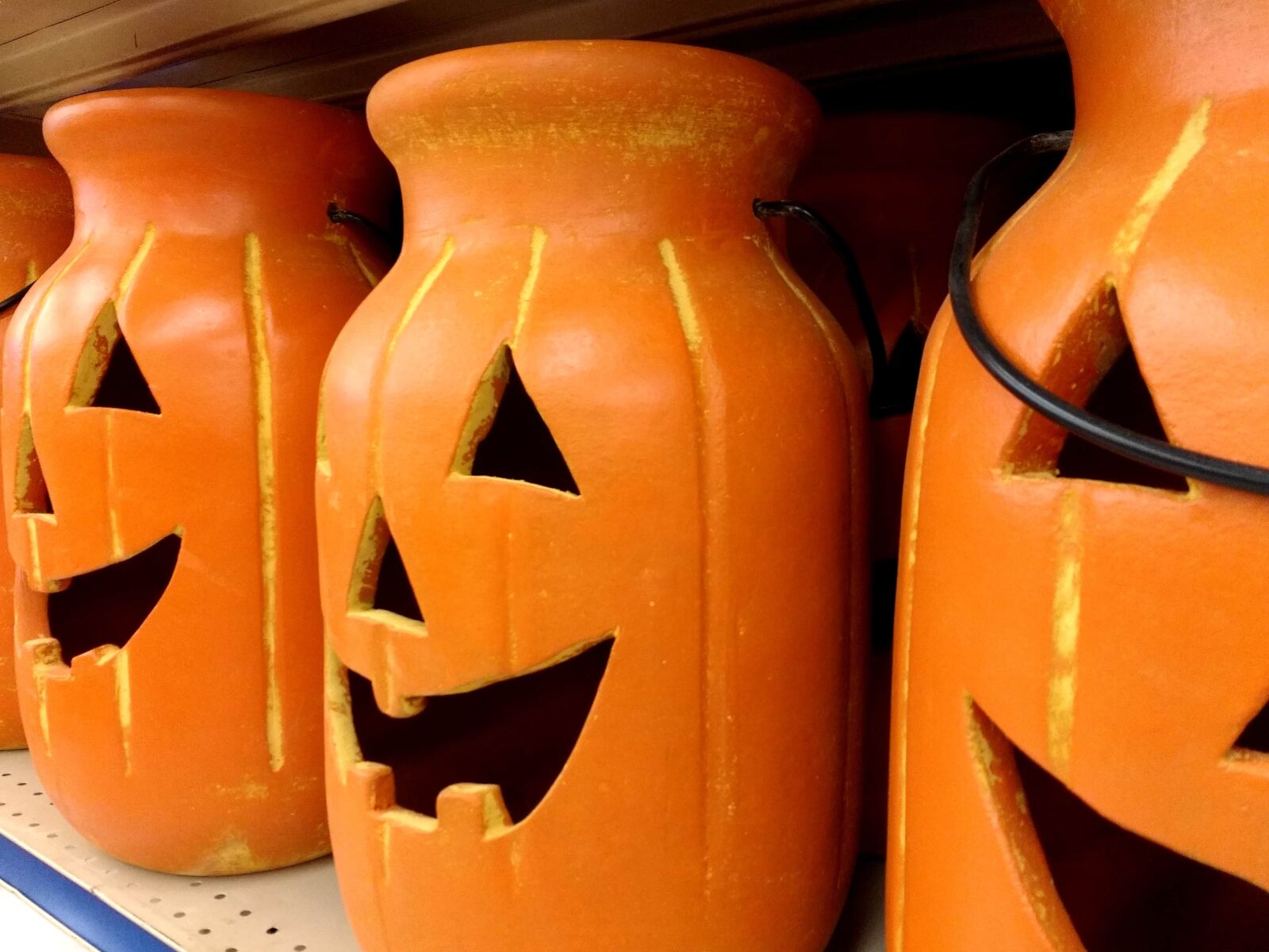 Motorola MotoG3 sample photo. Pottery, halloween, pumpkin, indoors photography
