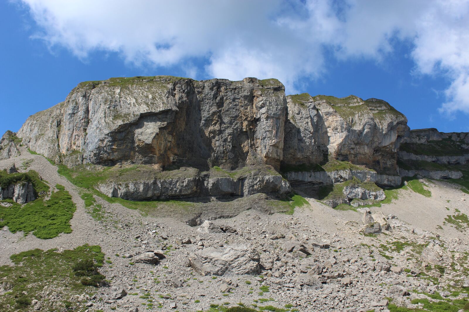 Canon EOS 1200D (EOS Rebel T5 / EOS Kiss X70 / EOS Hi) sample photo. Mountains, scree, beautiful photography