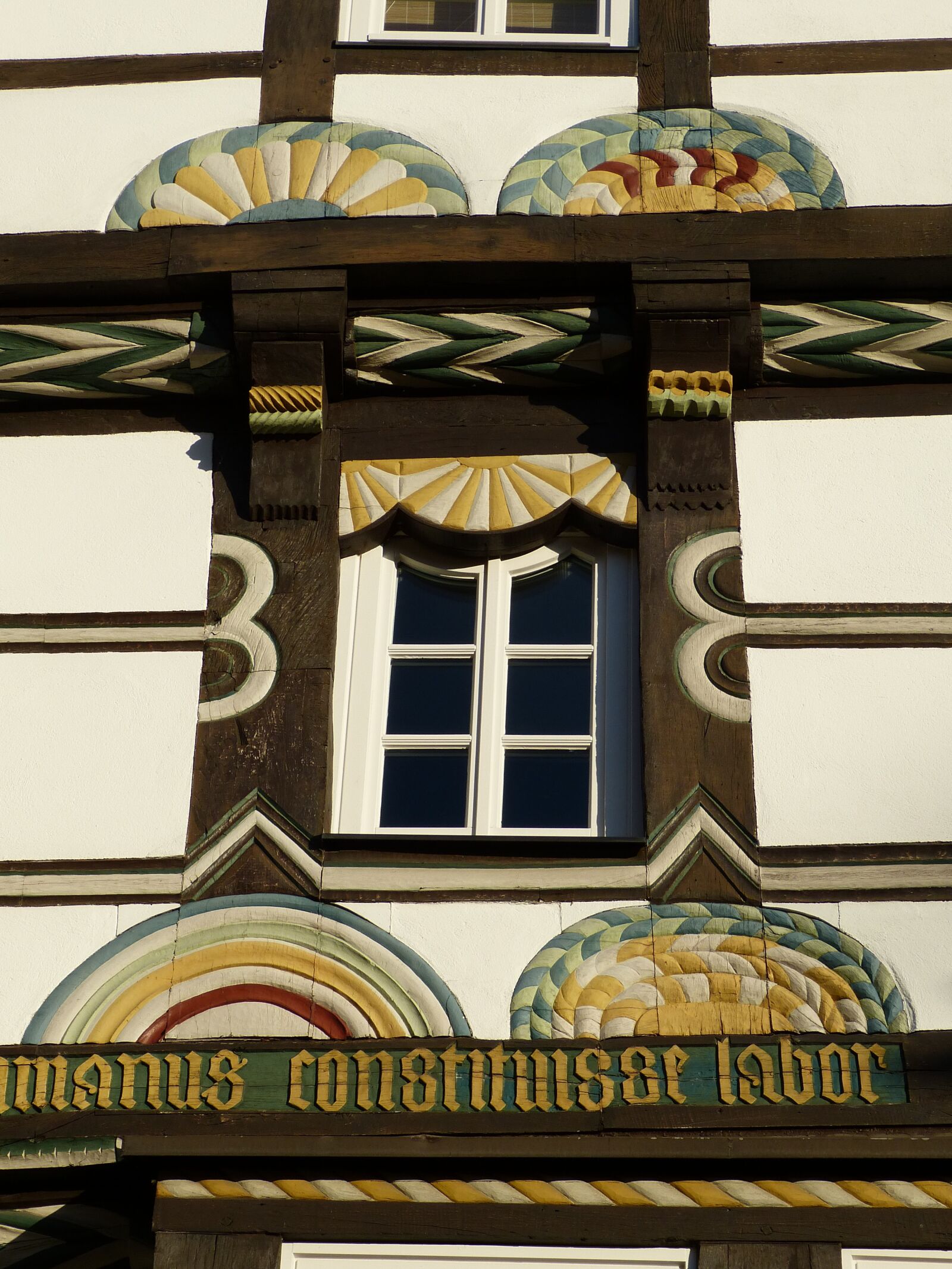 Panasonic Lumix DMC-FZ150 sample photo. Hamelin, building, window photography