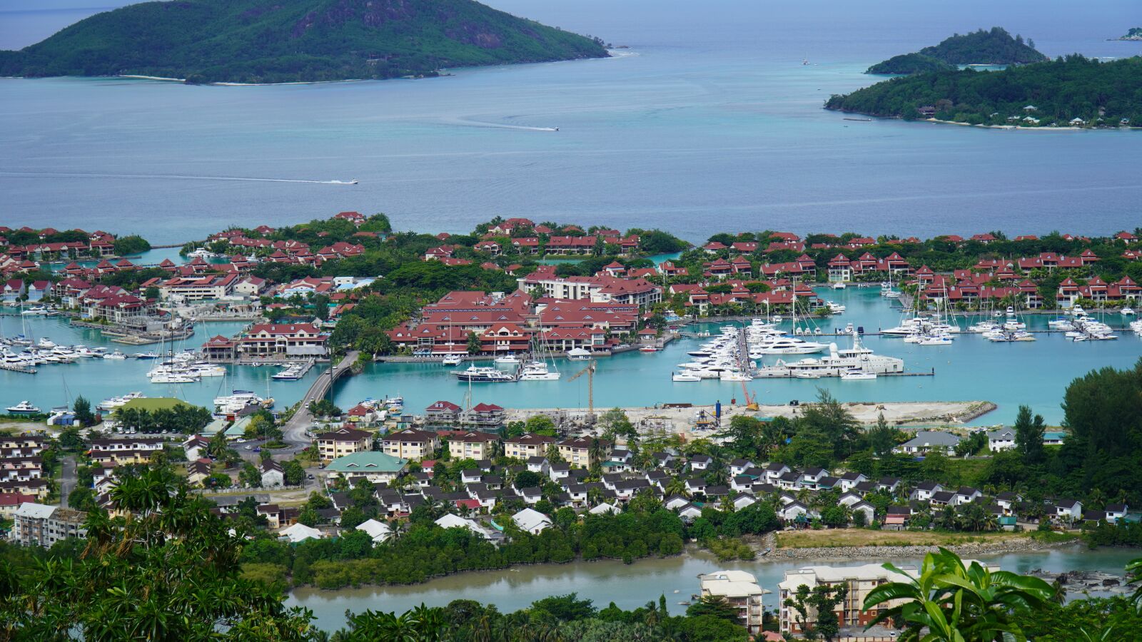 Sony E PZ 18-105mm F4 G OSS sample photo. Beautiful villas seychelles, eden photography
