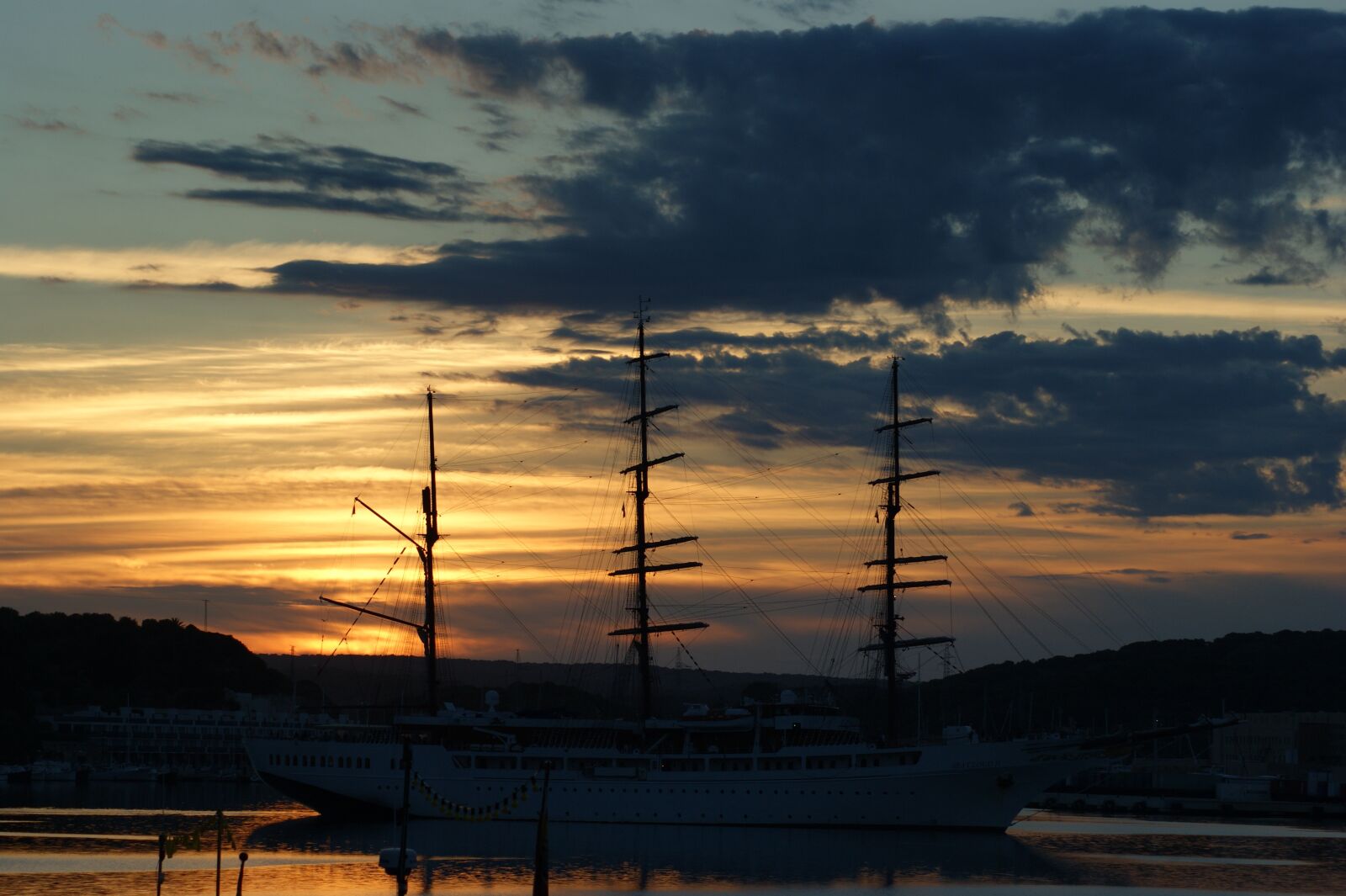 Sony Alpha DSLR-A390 sample photo. Sunset, port, mahón photography