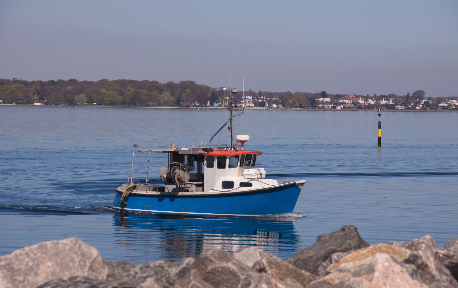 Canon EOS 50D sample photo. Fishing boat, sea, turning photography