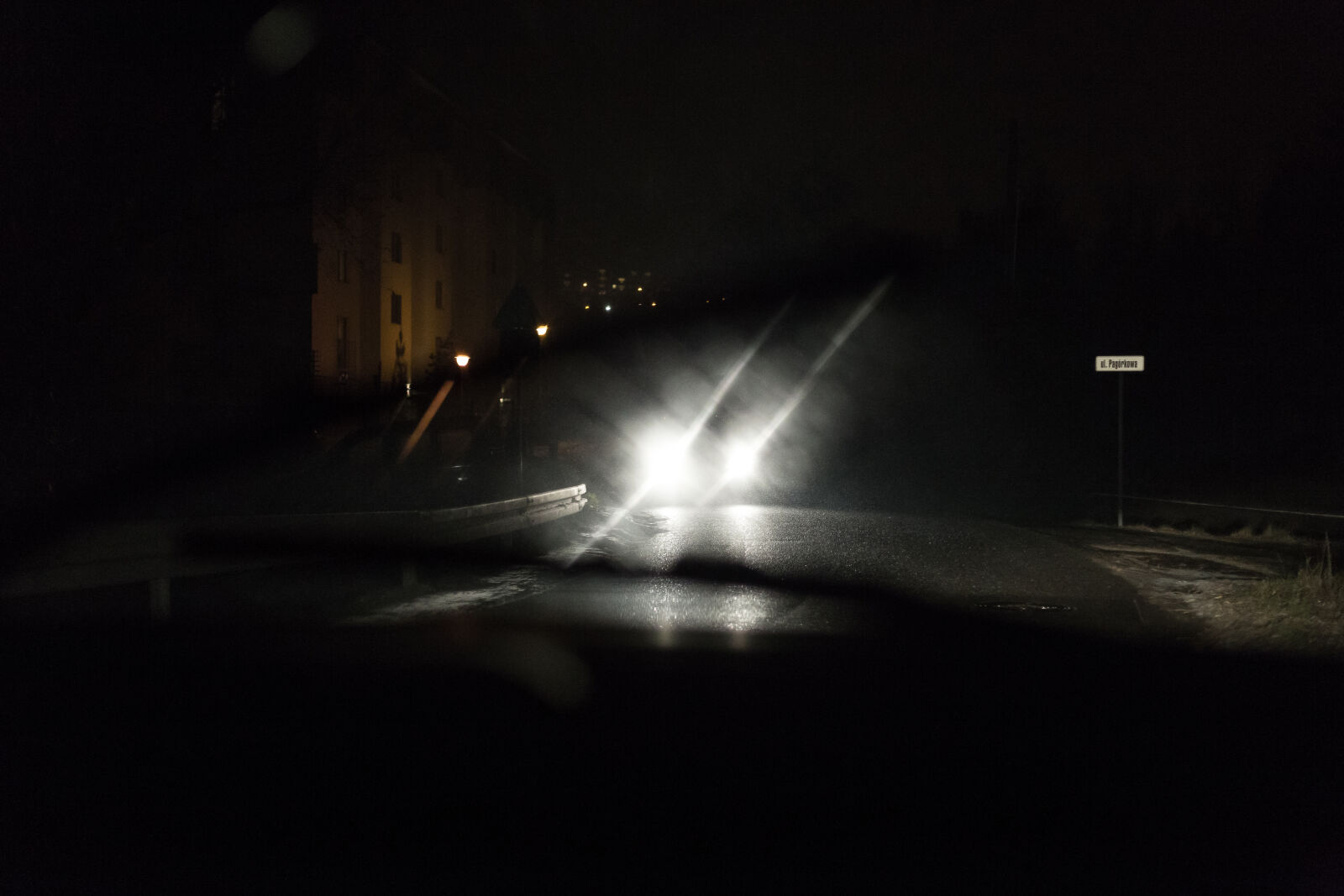 Canon EOS 6D + Canon EF 50mm F1.4 USM sample photo. Autumn, car, dark, lamp photography