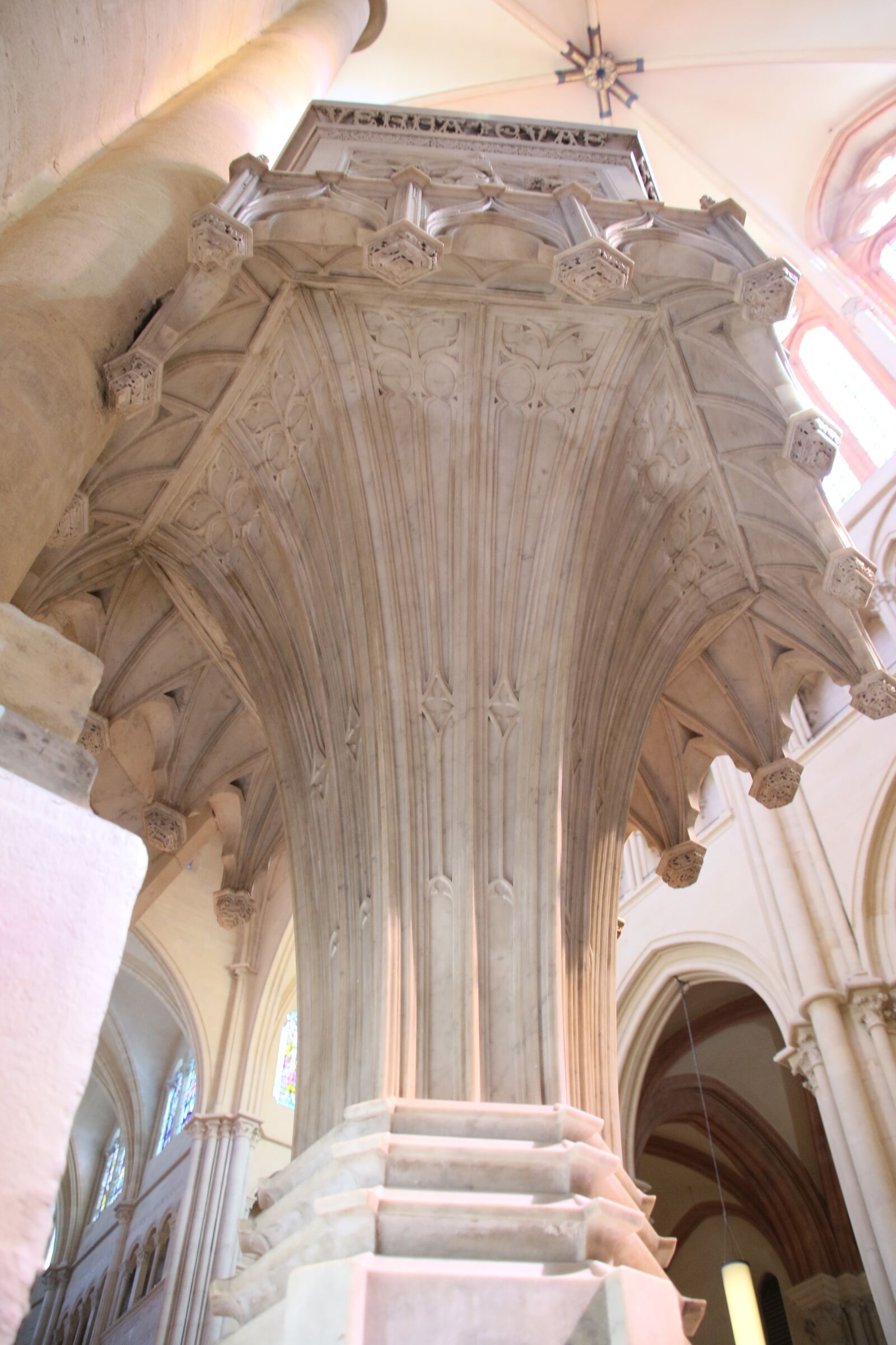 Canon EOS 7D Mark II sample photo. Lyon, cathedral, primatial photography