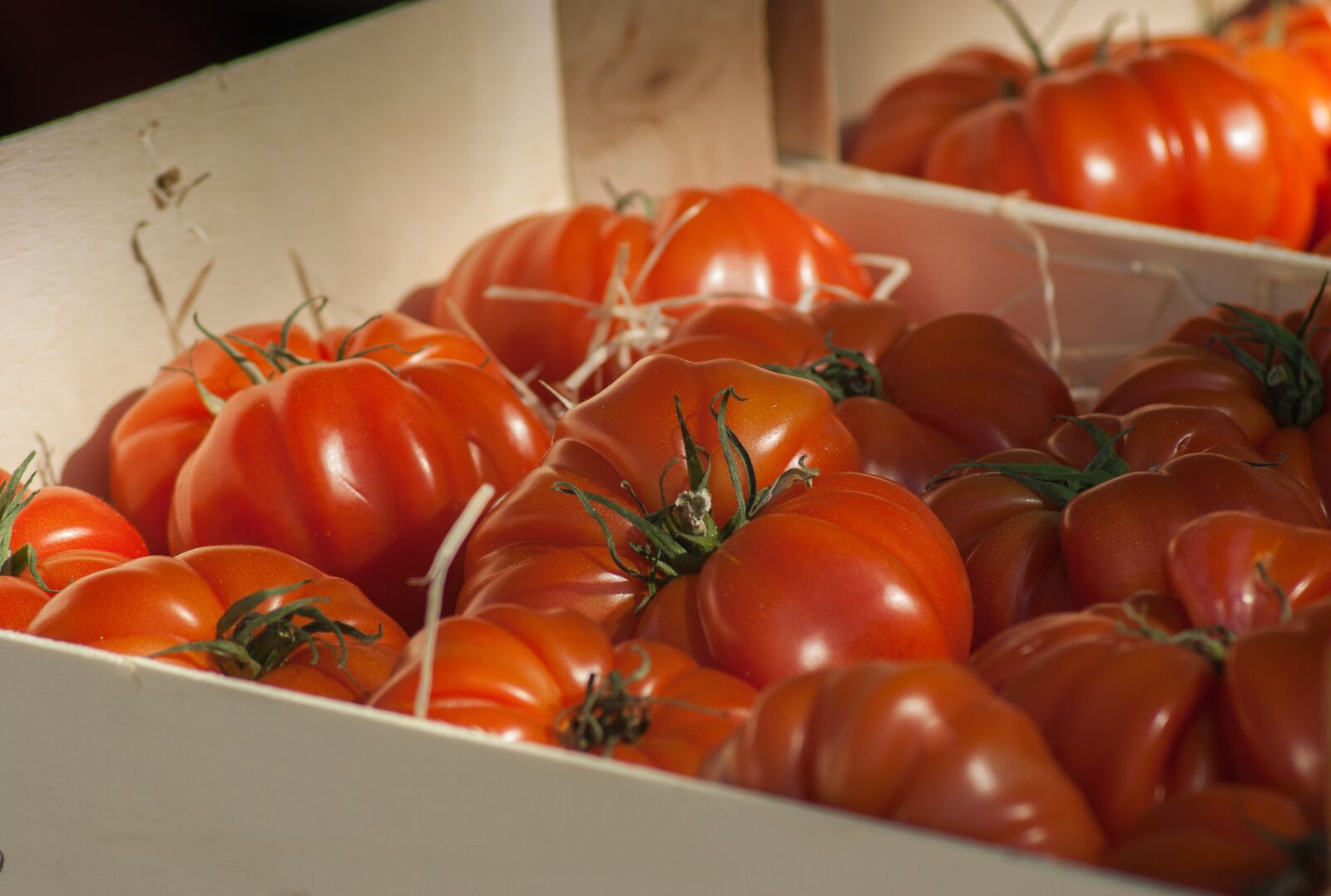 Pentax K10D sample photo. Tomatoes, market, vegetable photography